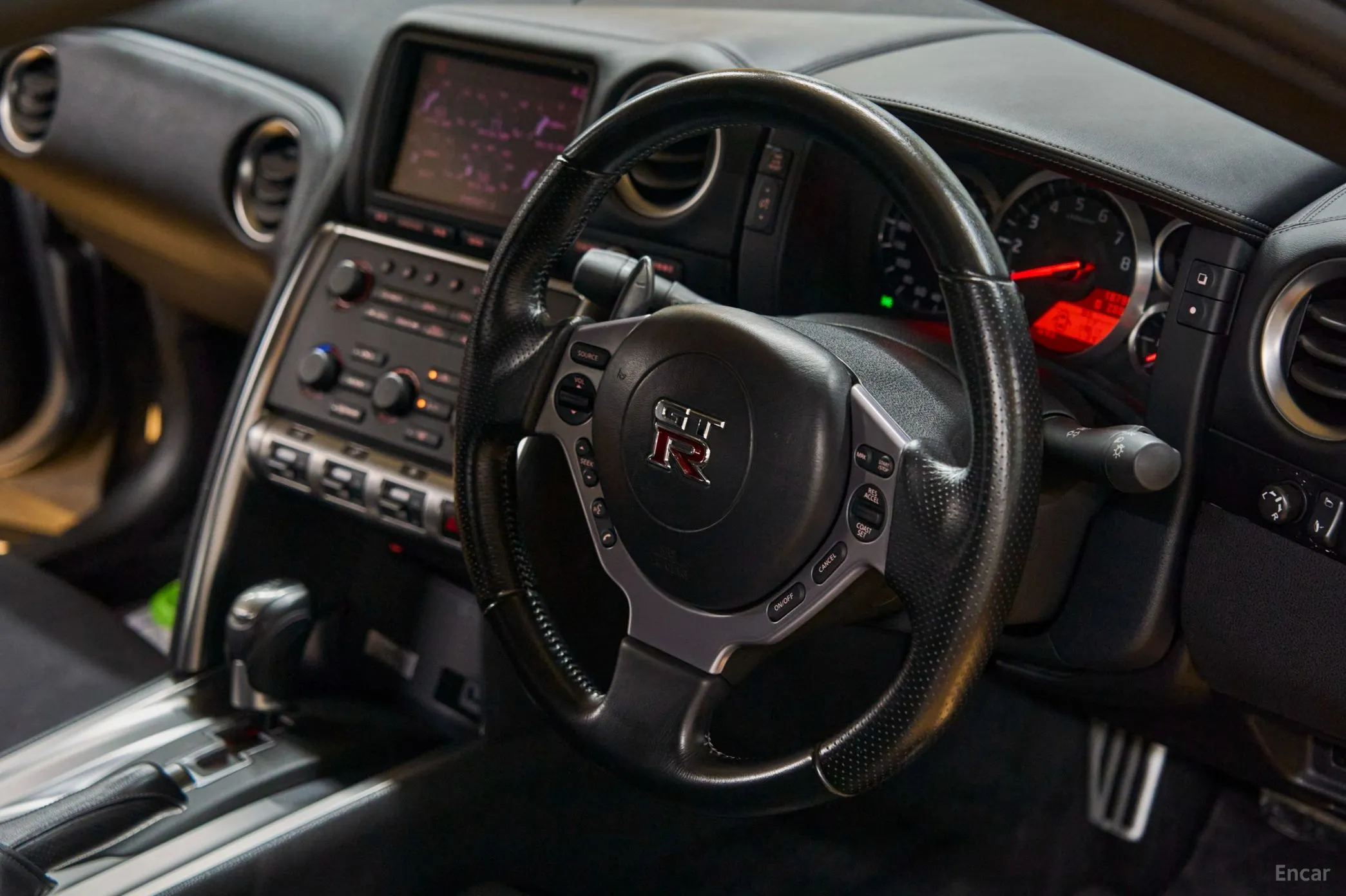 Nissan GT-R превью 9