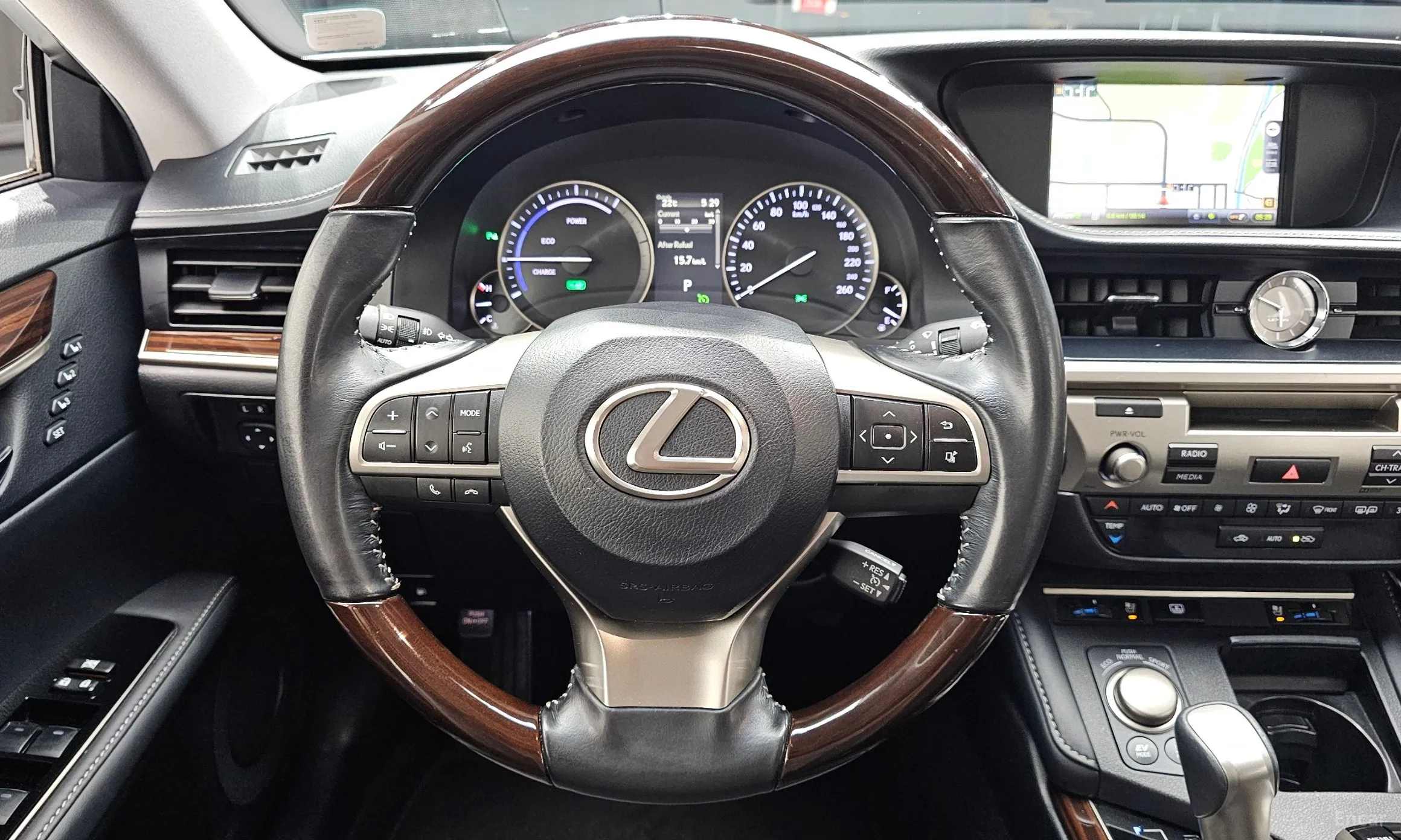 Lexus New ES300h превью 13