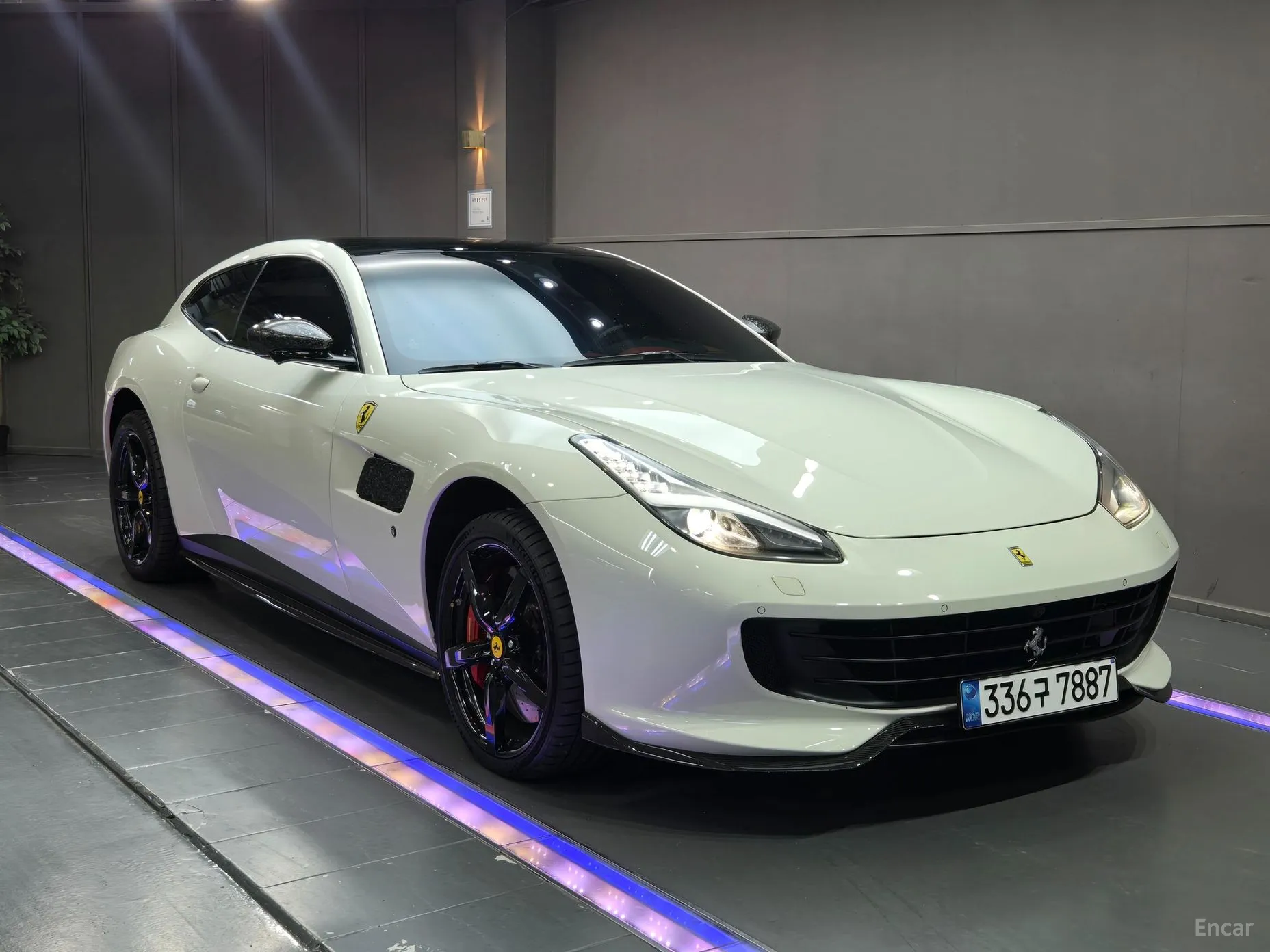 Ferrari GTC4 Rousseau