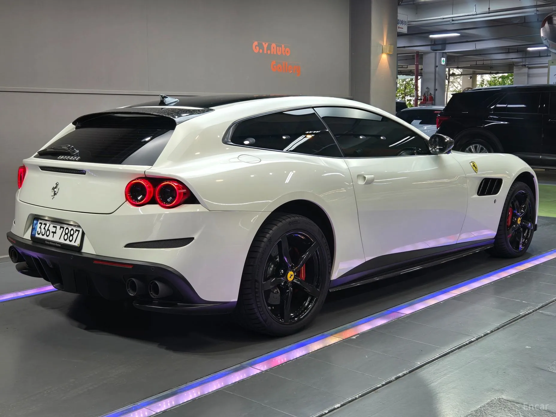 Ferrari GTC4 Rousseau превью 3