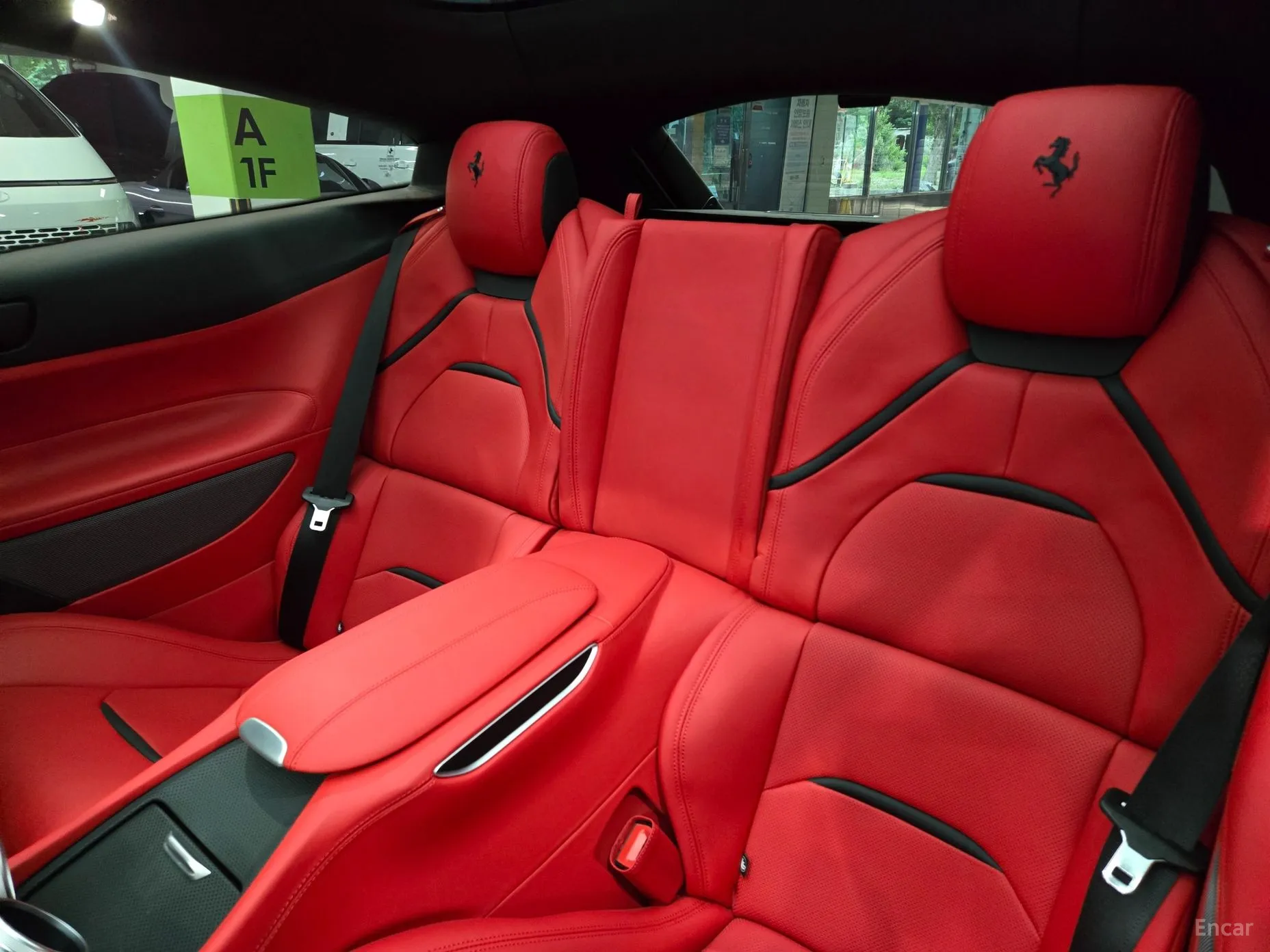 Ferrari GTC4 Rousseau превью 9