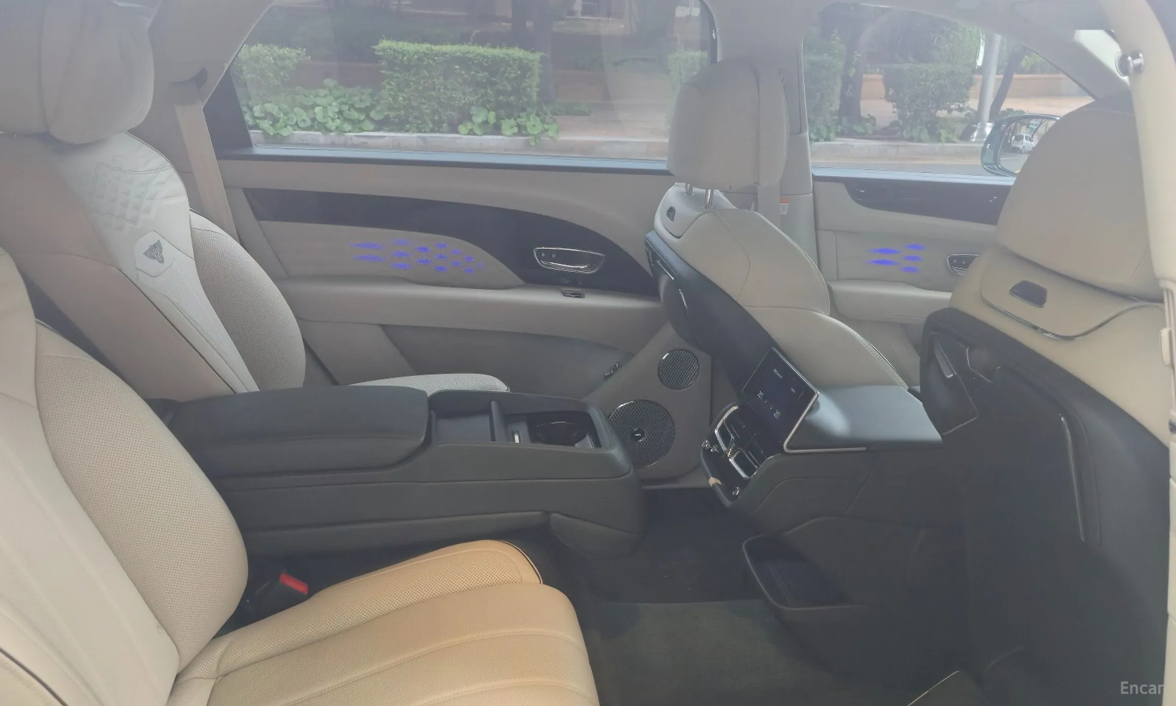 Bentley Bentayga превью 11