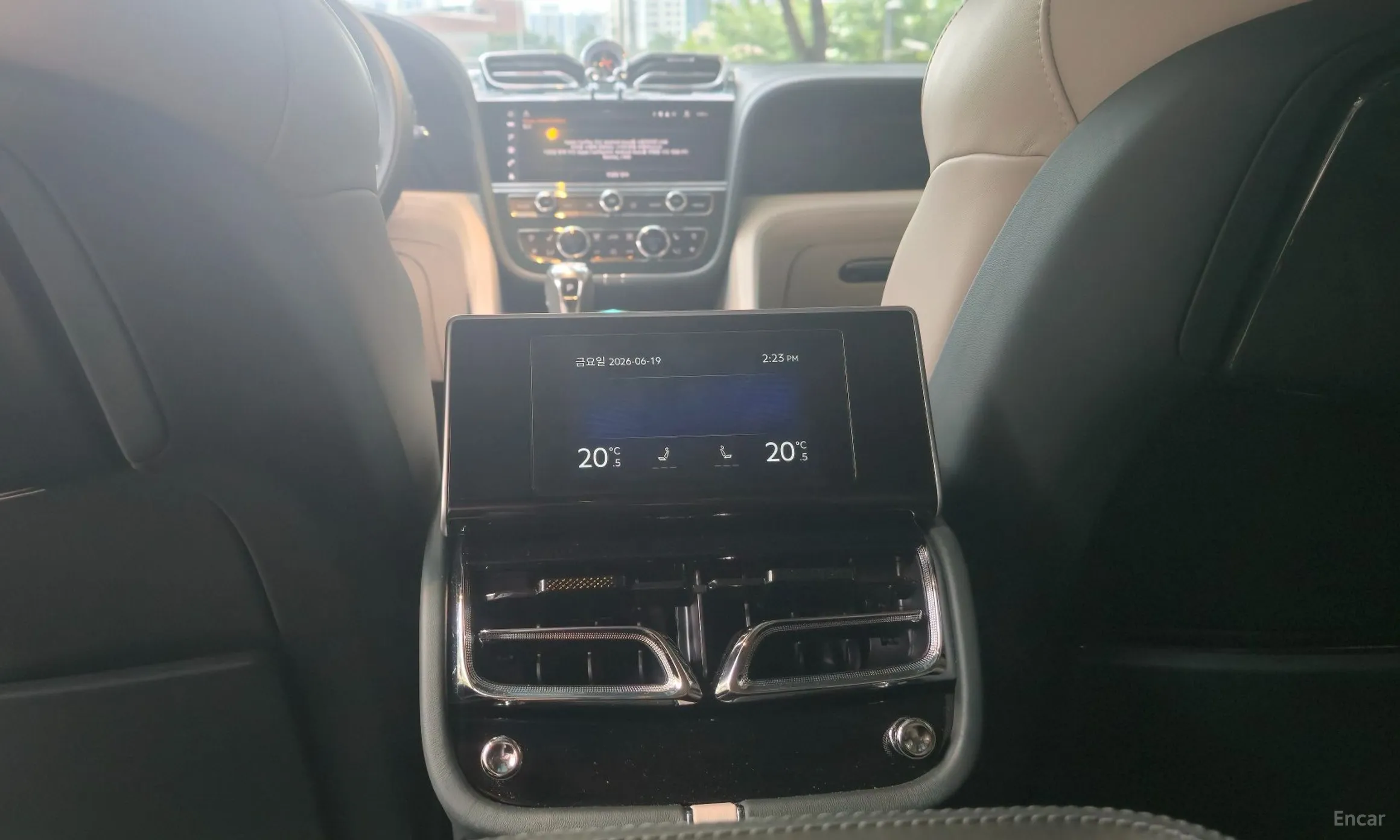 Bentley Bentayga превью 12