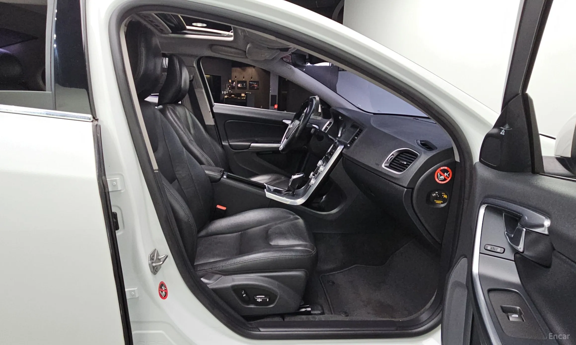Volvo S60 превью 12