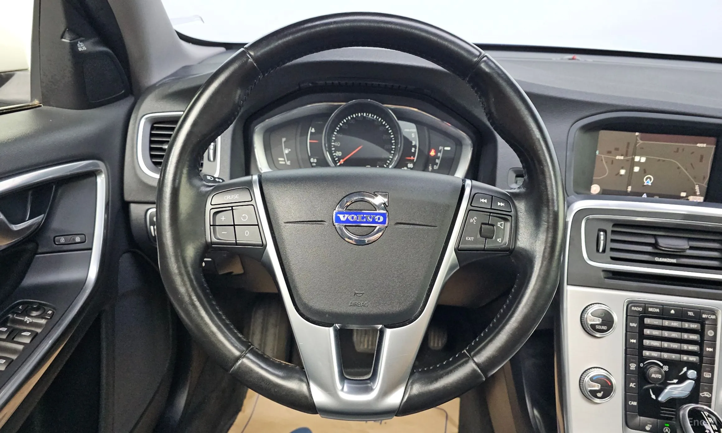 Volvo S60 превью 15