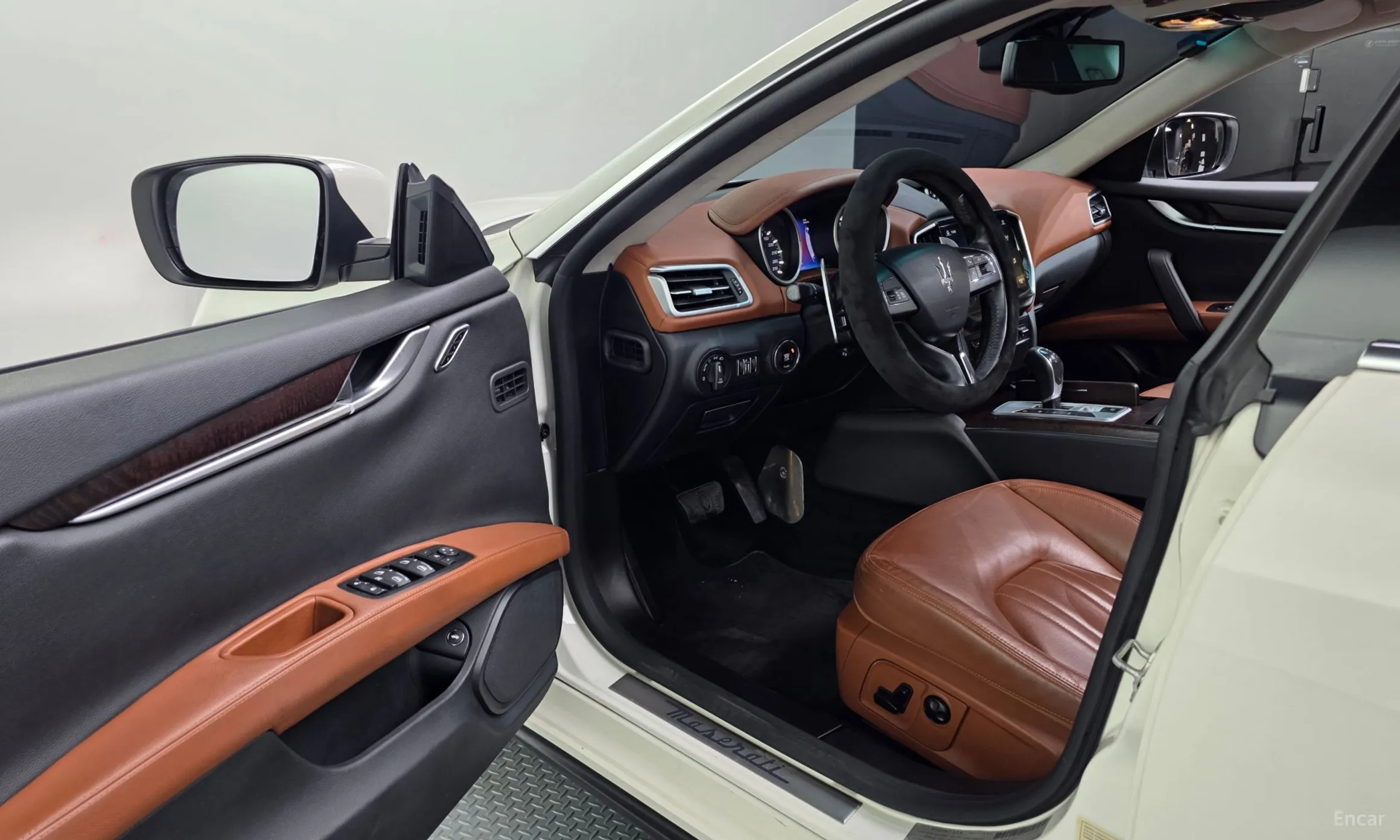 Maserati Ghibli превью 10