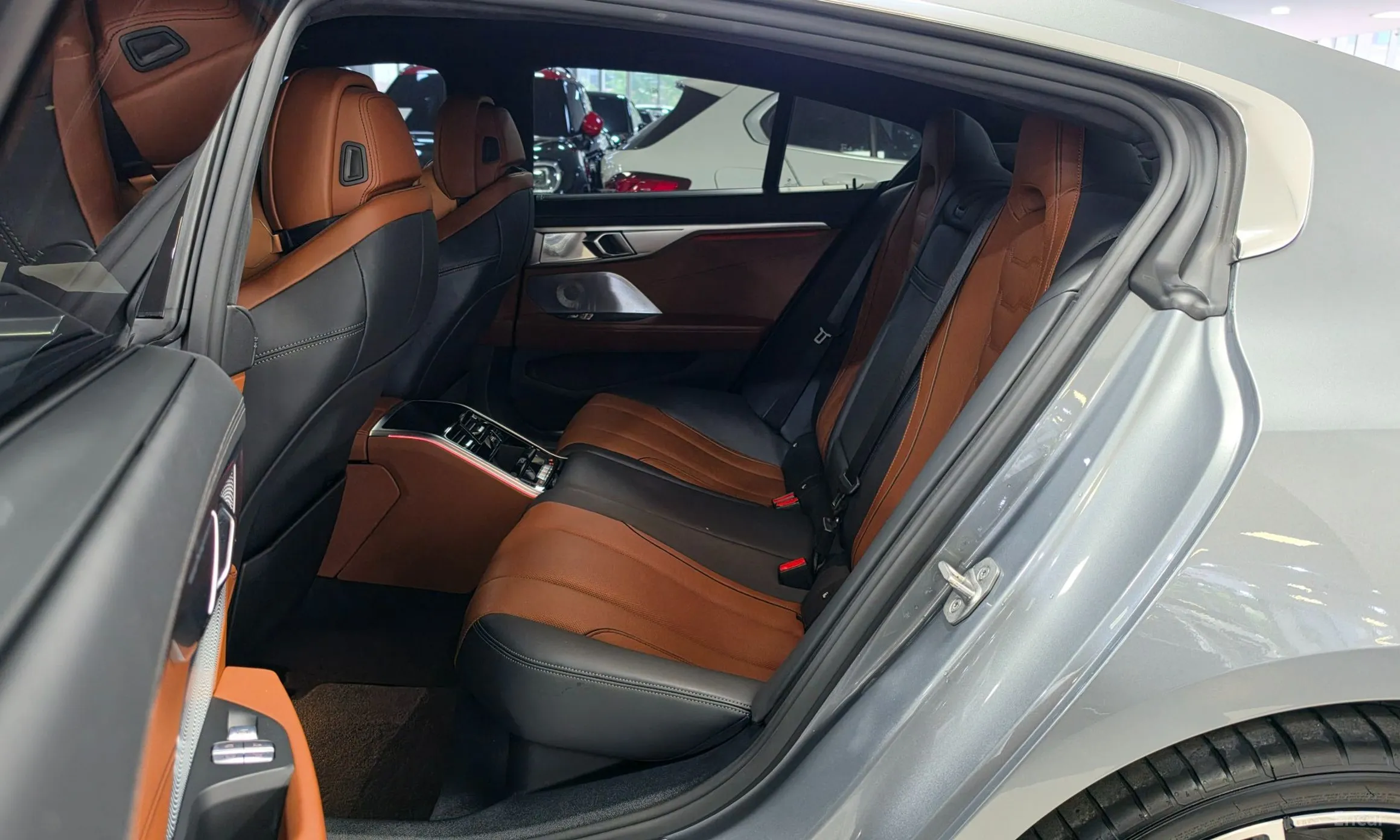 BMW 8-series (G15) превью 11