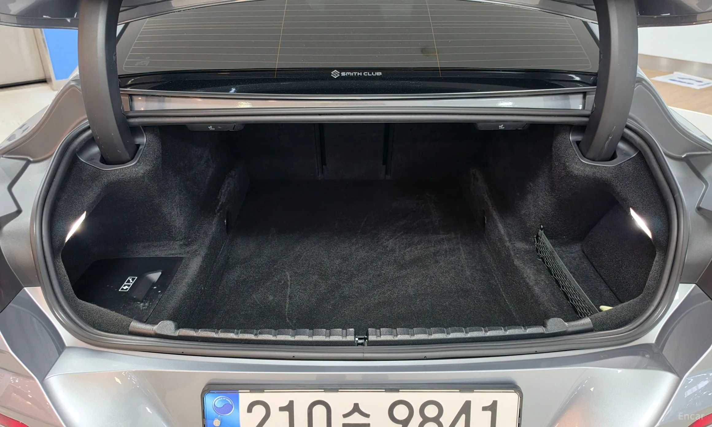 BMW 8-series (G15) превью 19