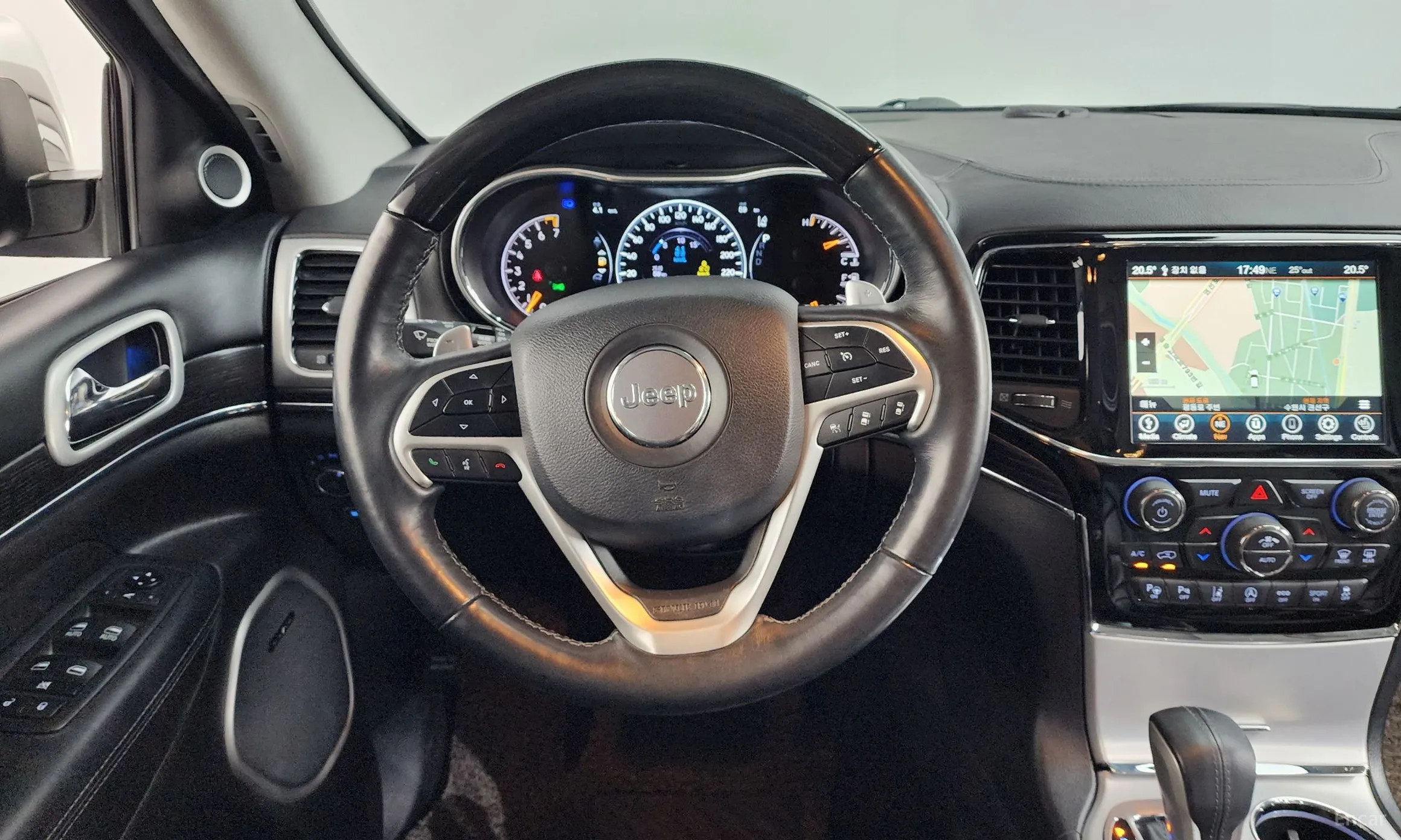 Jeep Grand Cherokee превью 13