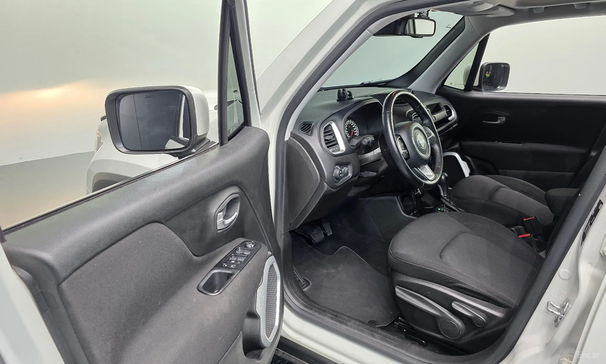 Jeep Renegade превью 10
