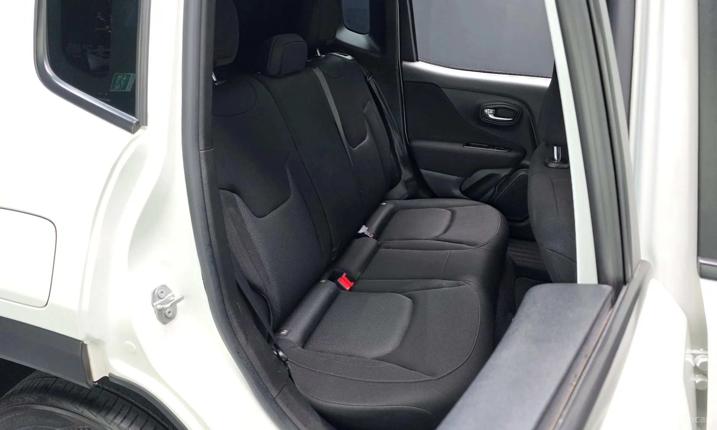 Jeep Renegade превью 11