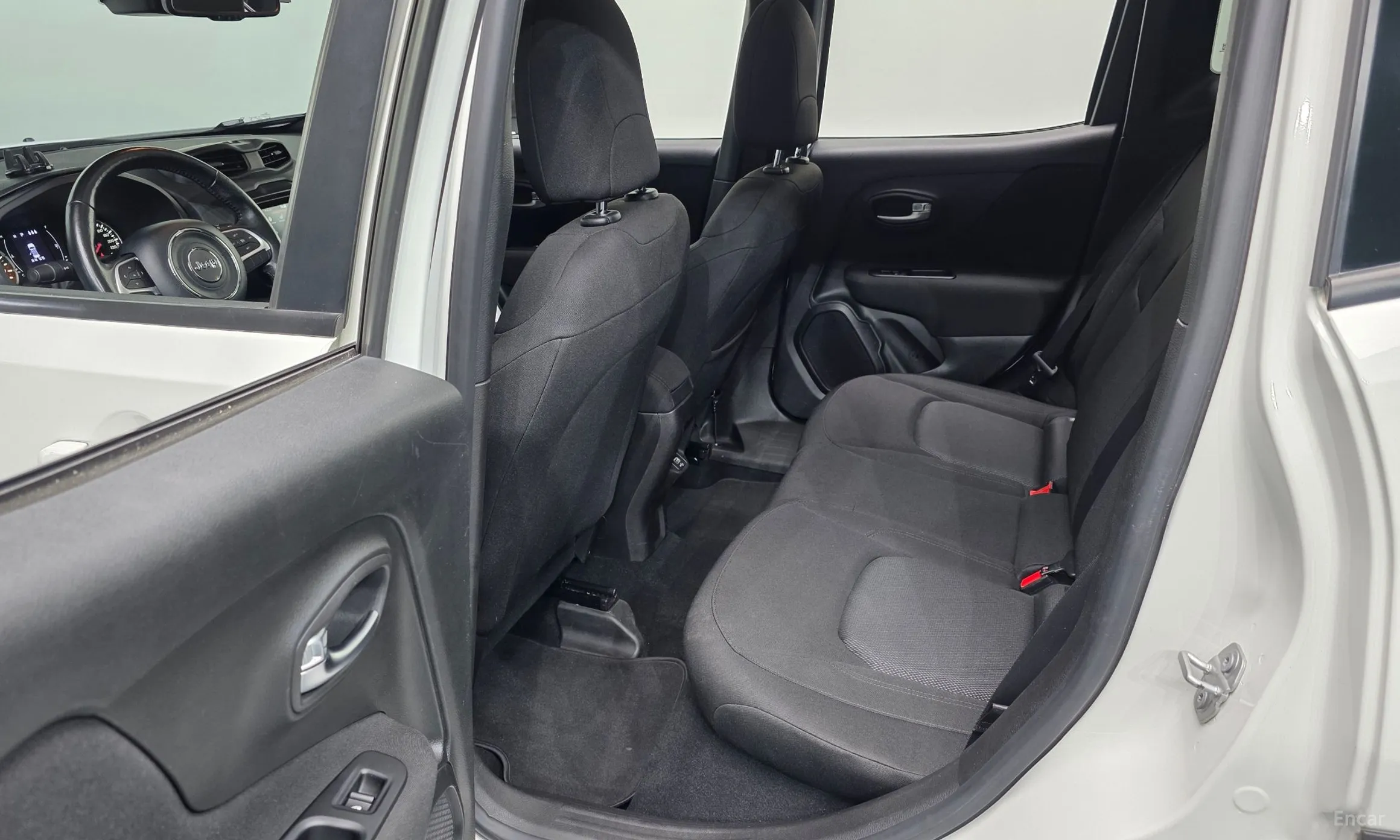 Jeep Renegade превью 12