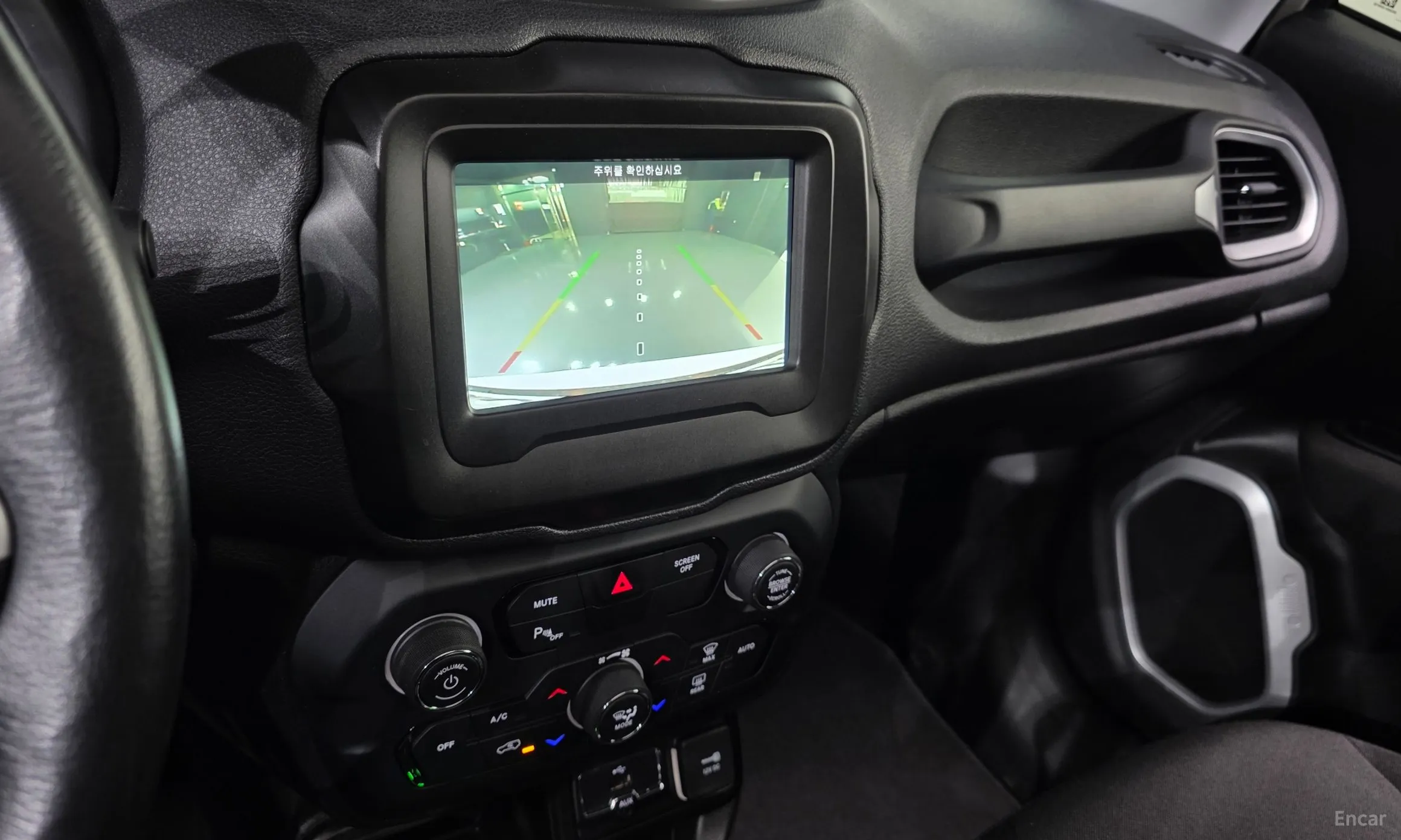 Jeep Renegade превью 17