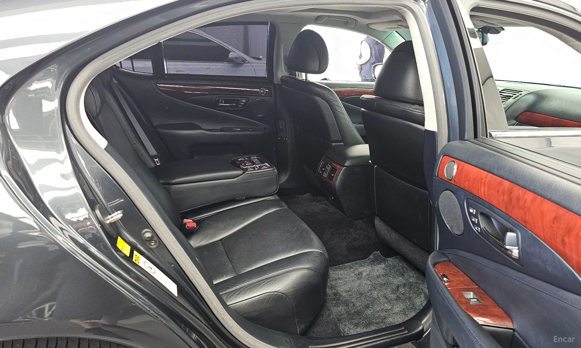 Lexus LS460 превью 12
