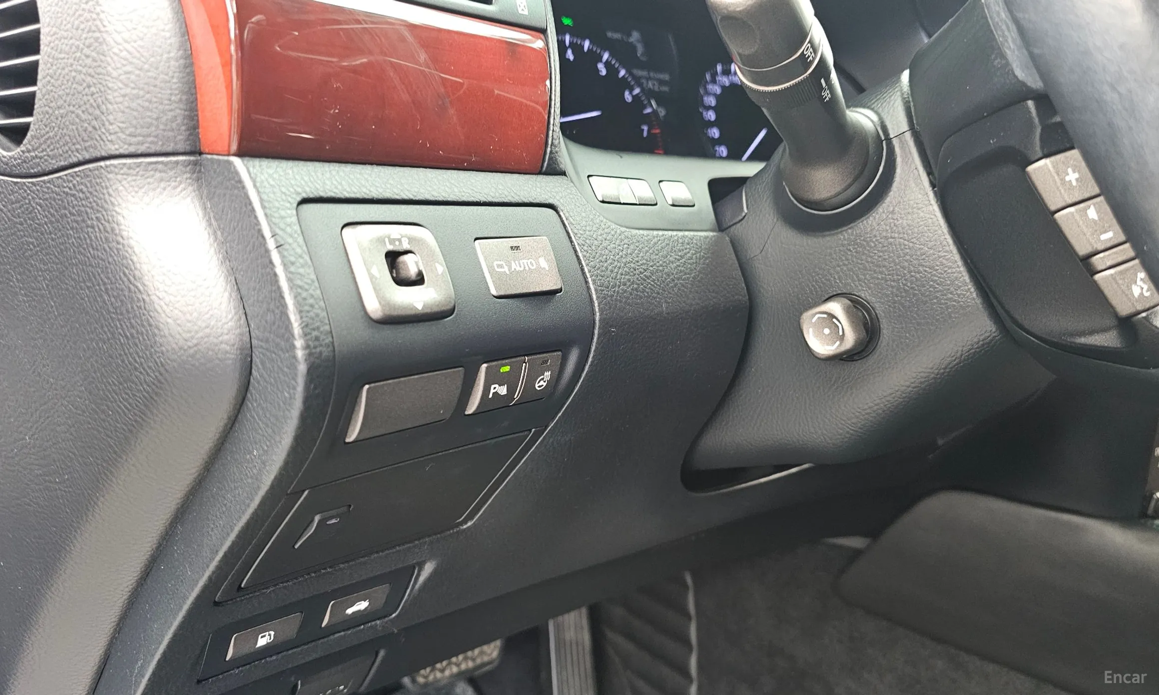 Lexus LS460 превью 18