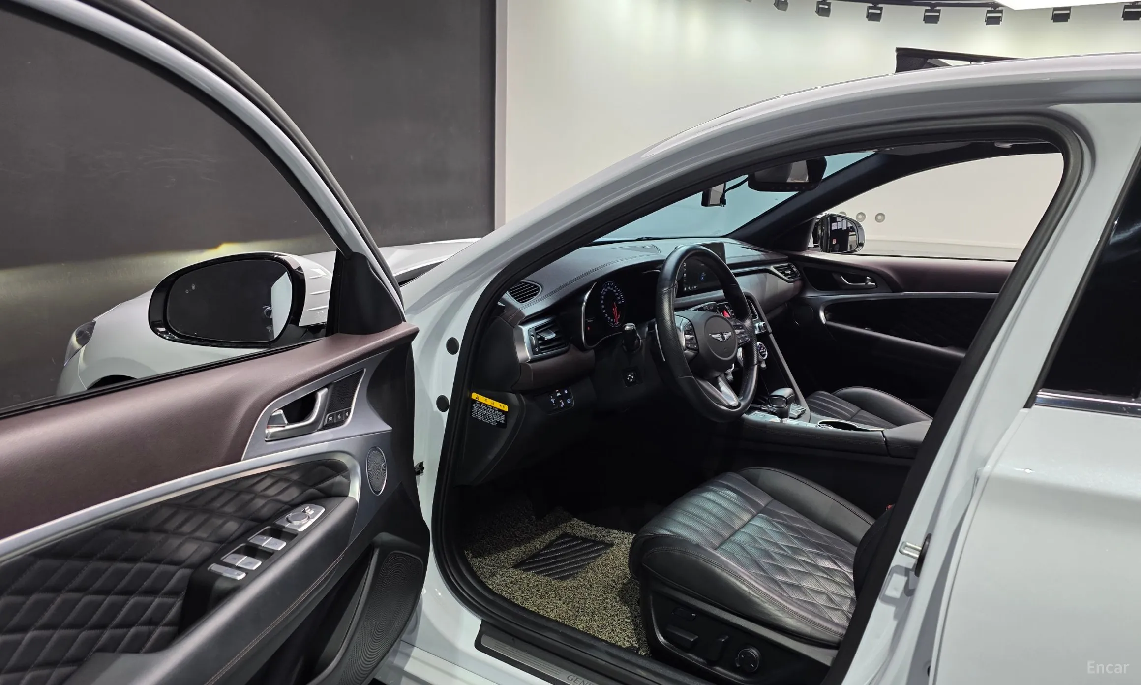 Genesis G70 превью 10