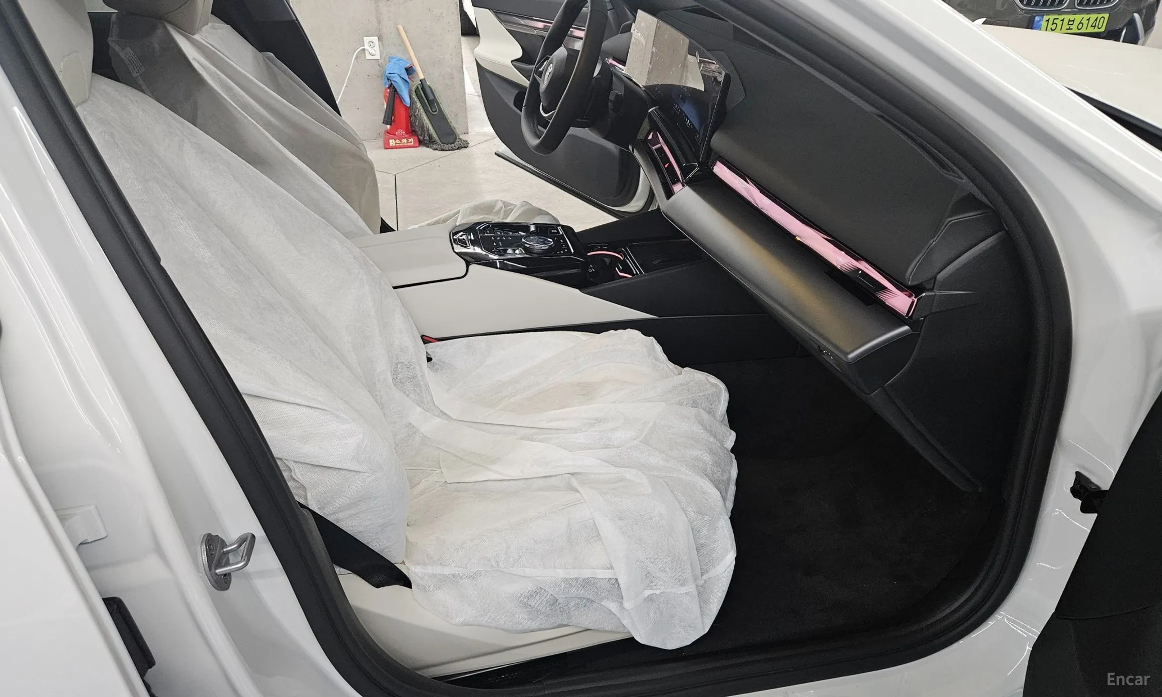 BMW 5 Series (G60) превью 10