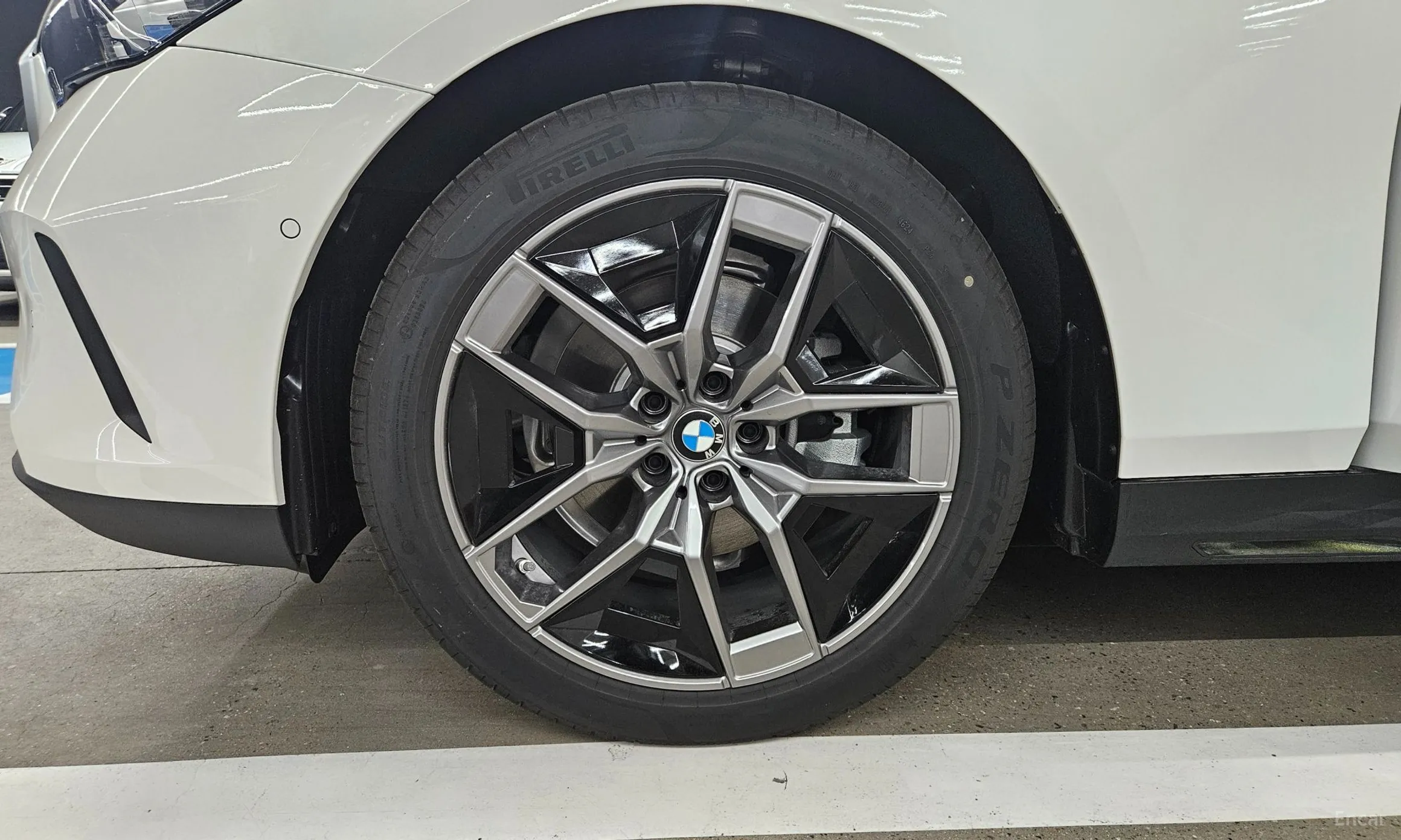 BMW 5 Series (G60) превью 5
