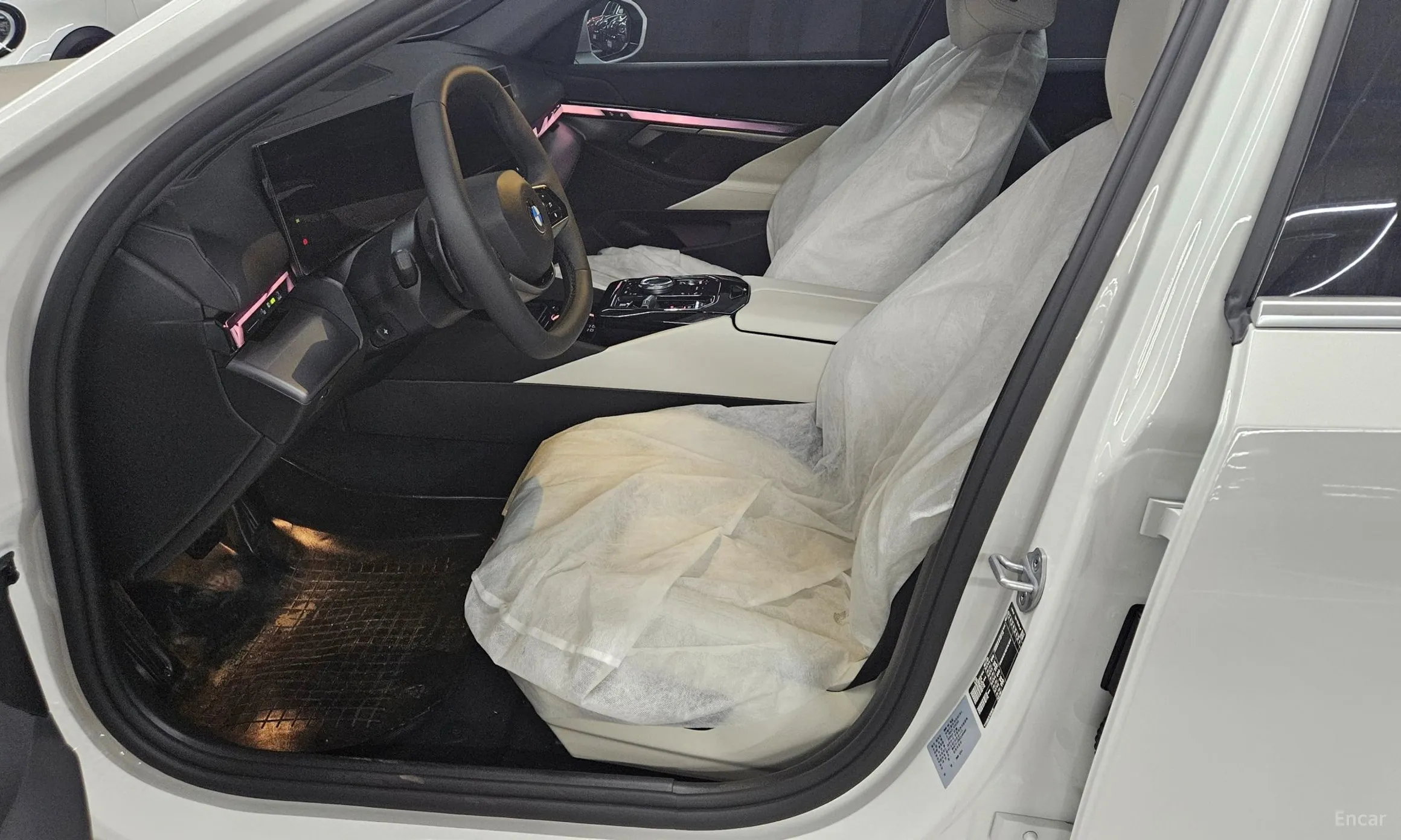 BMW 5 Series (G60) превью 9