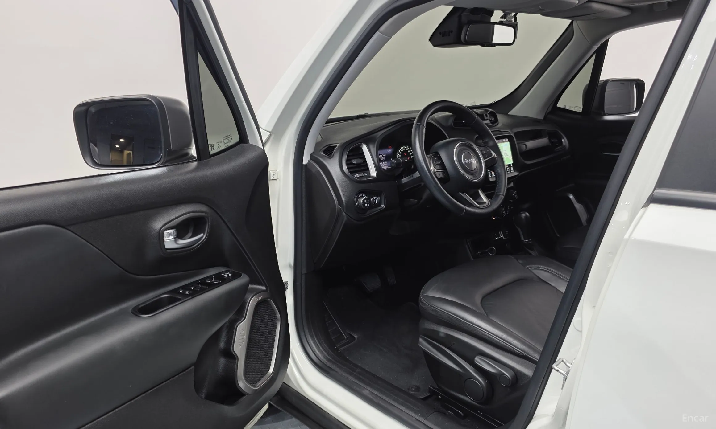 Jeep Renegade превью 10