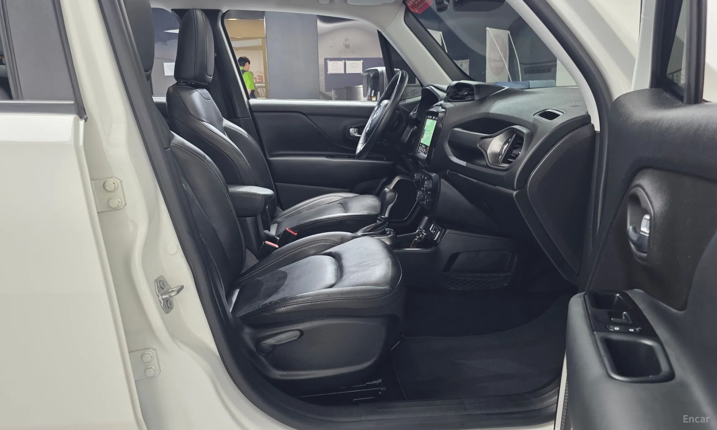 Jeep Renegade превью 11
