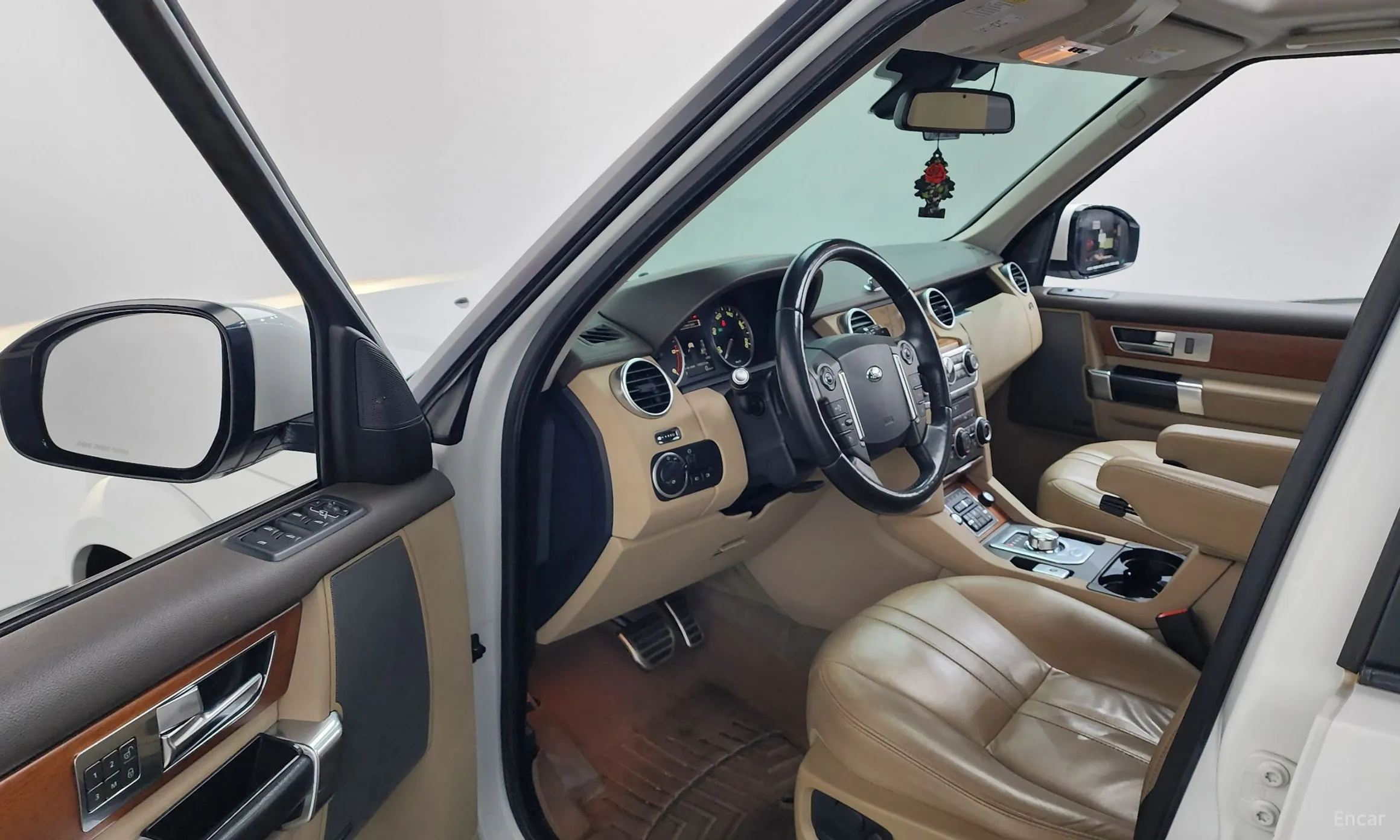 Land Rover Discovery 4 превью 10