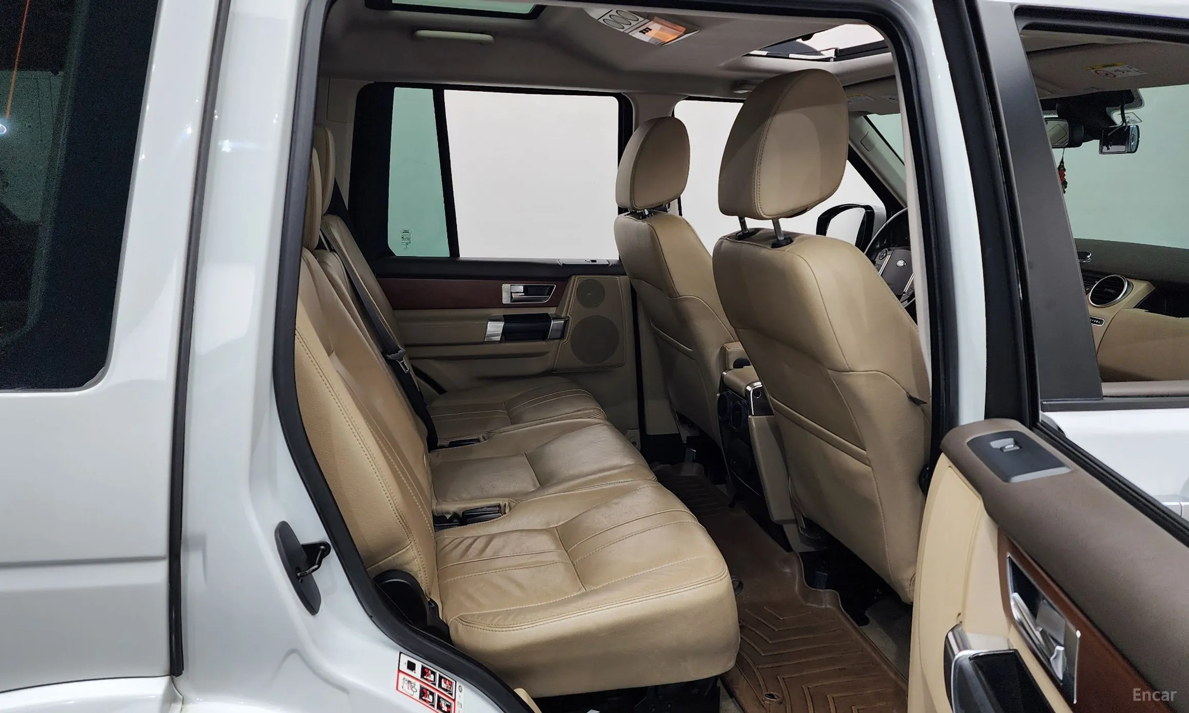 Land Rover Discovery 4 превью 11