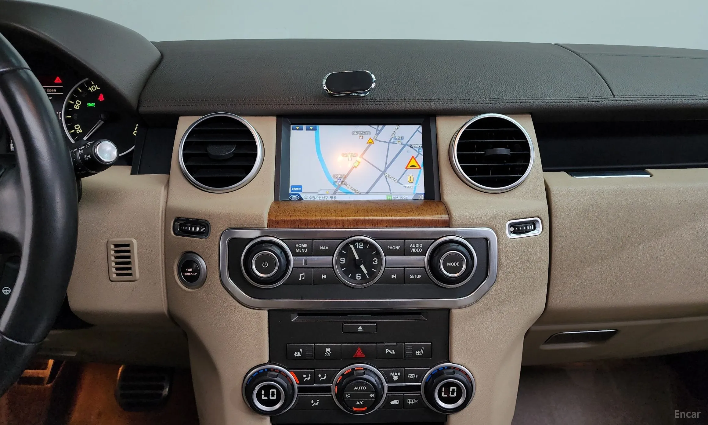 Land Rover Discovery 4 превью 13