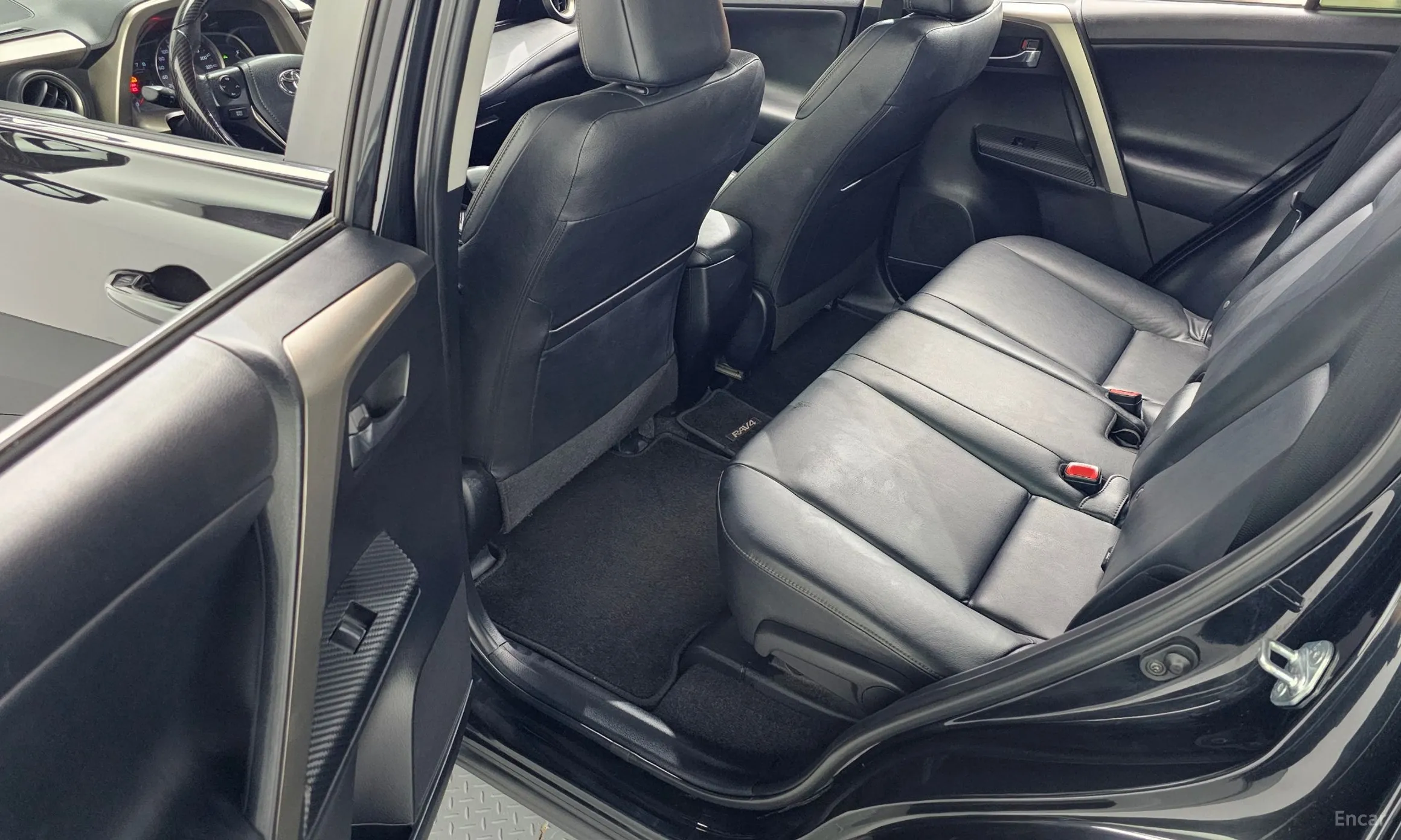 Toyota RAV4 превью 11