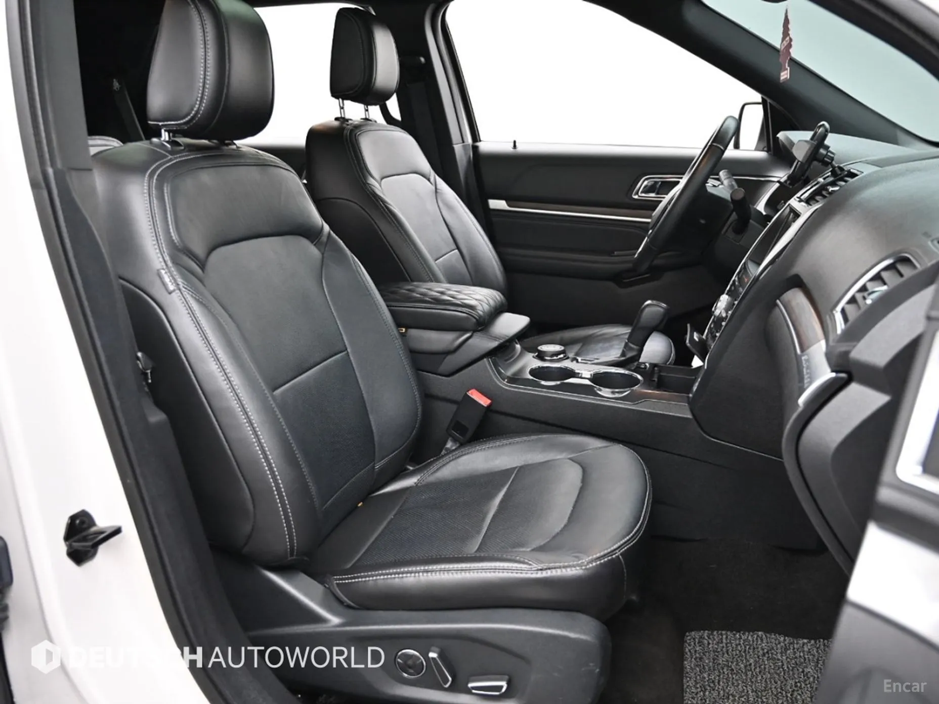 Ford Explorer превью 10