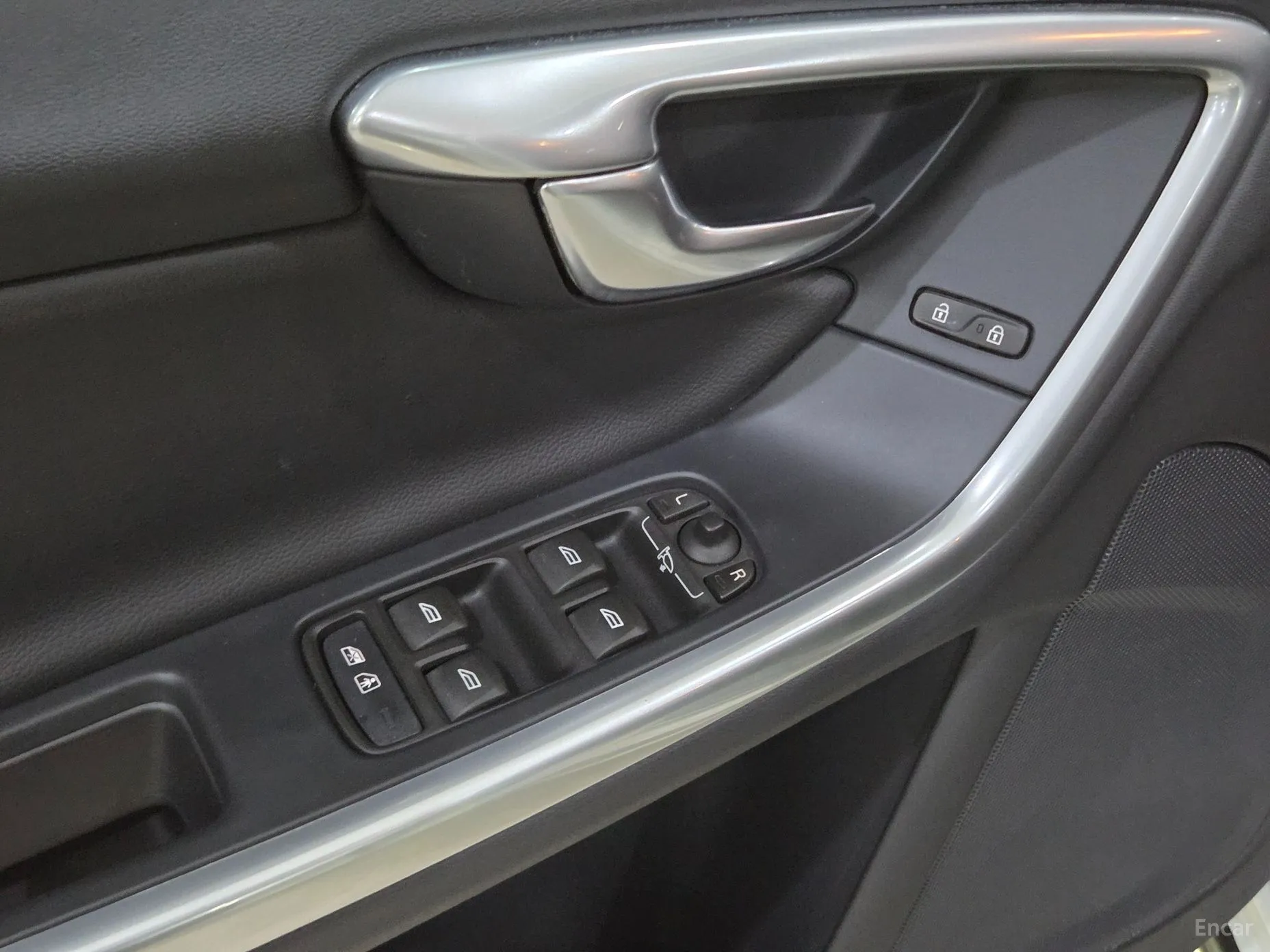 Volvo S60 превью 15