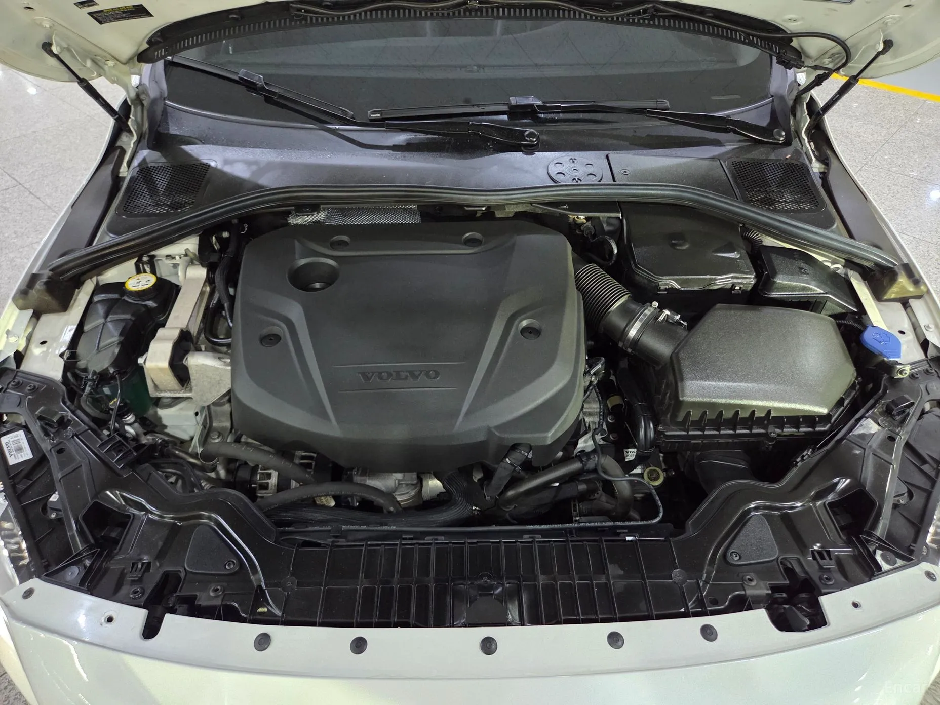 Volvo S60 превью 18
