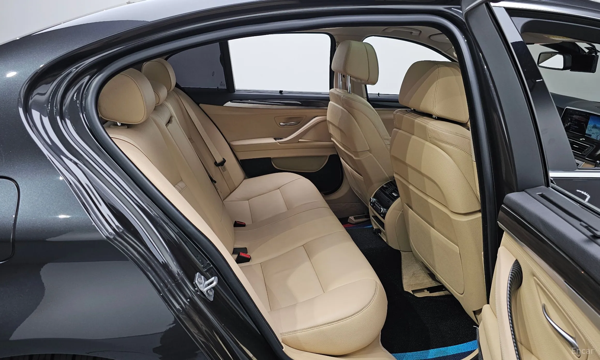 BMW 5 Series (F10) превью 12