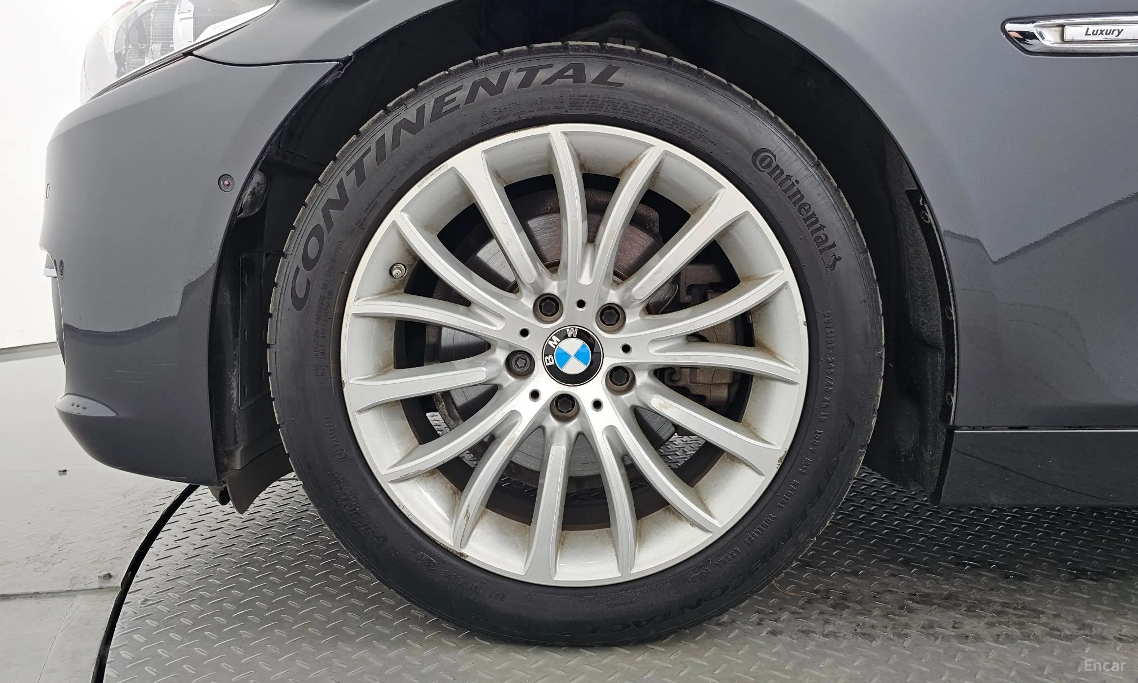 BMW 5 Series (F10) превью 5