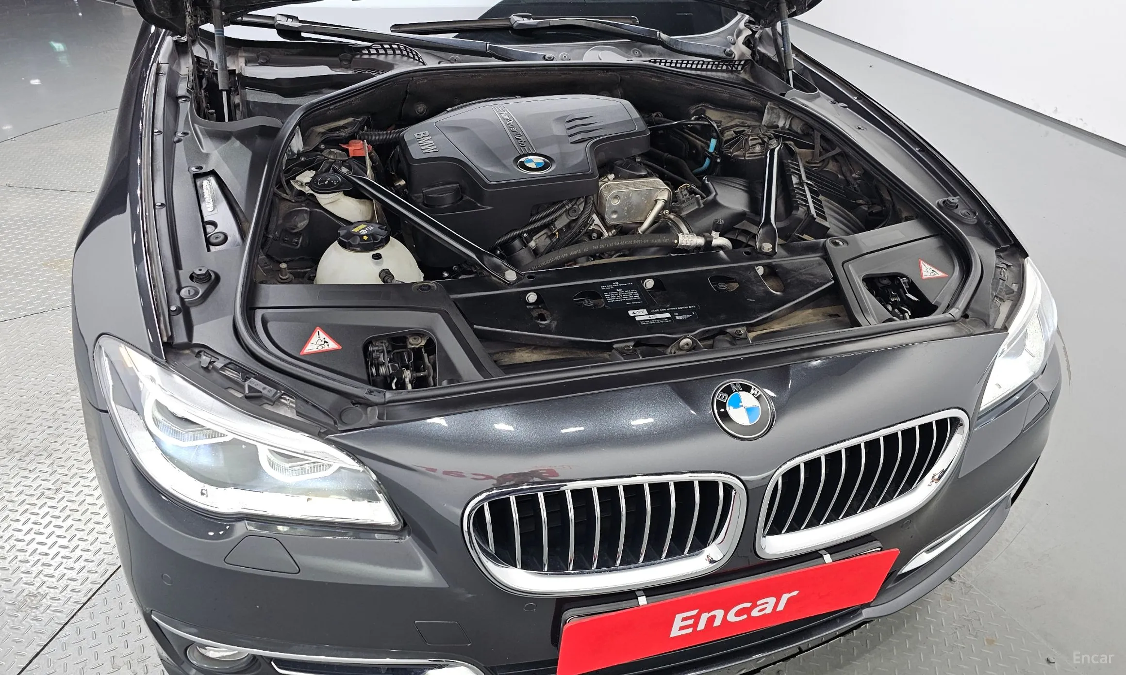 BMW 5 Series (F10) превью 6
