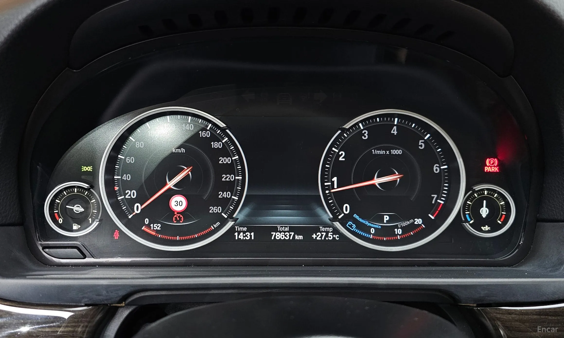 BMW 5 Series (F10) превью 8