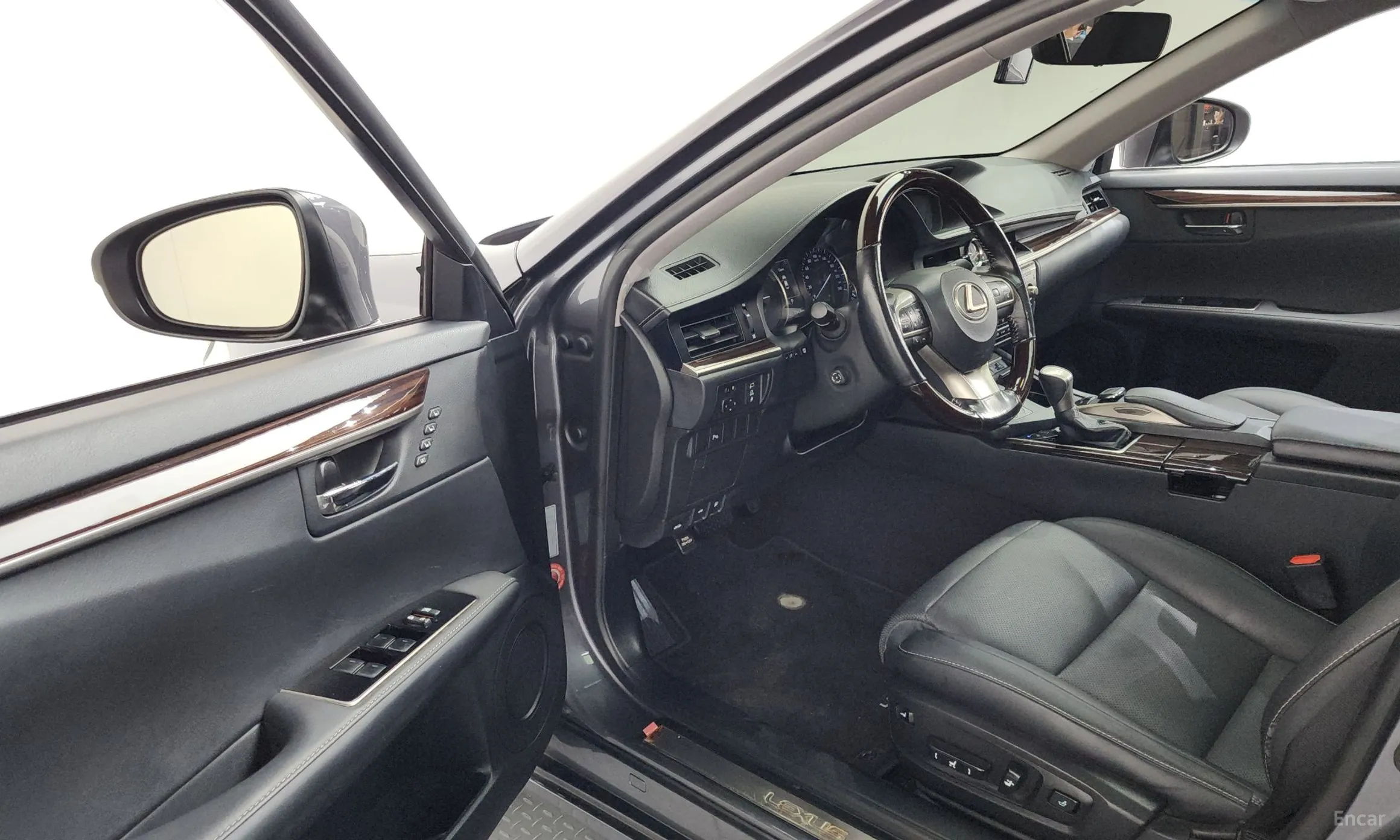 Lexus New ES300h превью 10