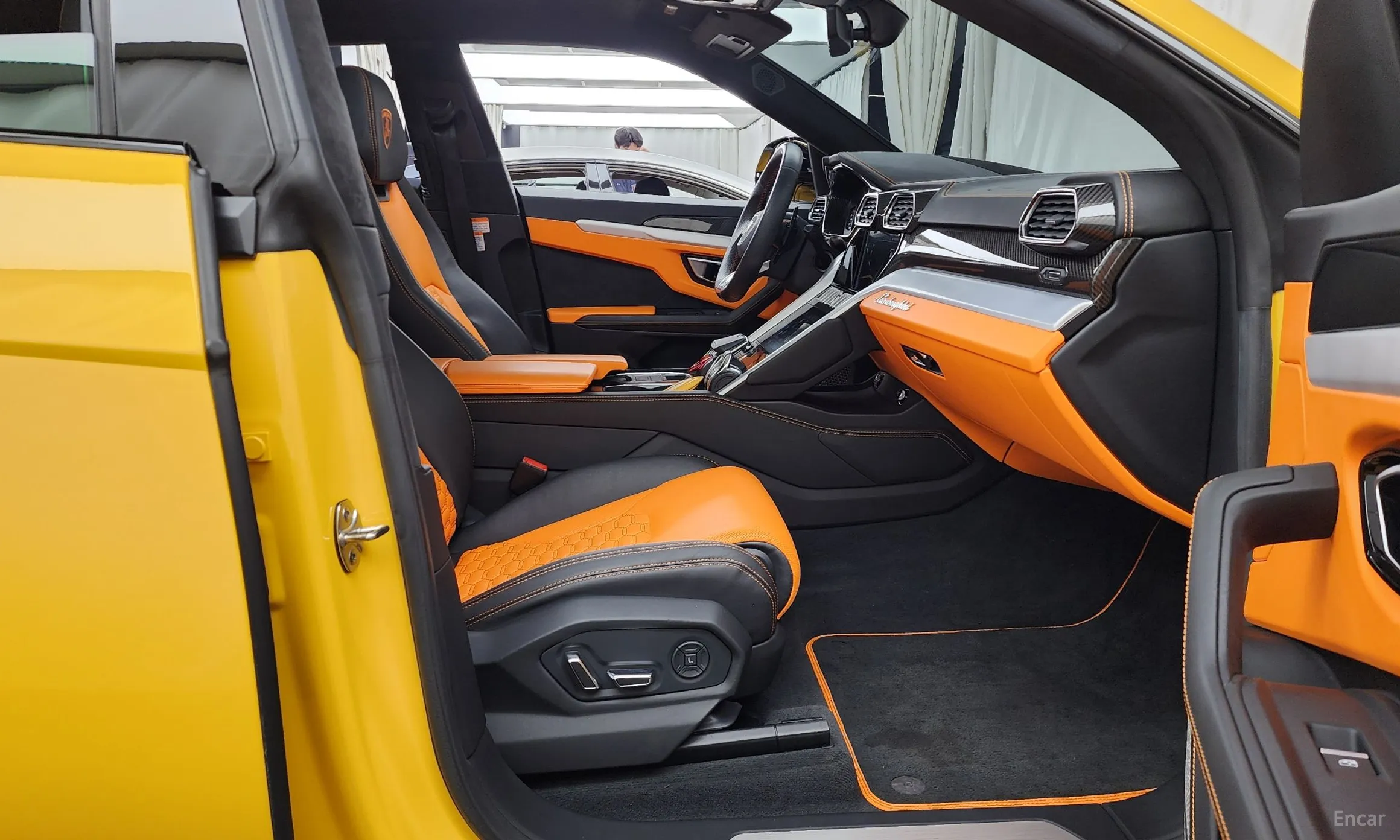 Lamborghini Urus превью 11