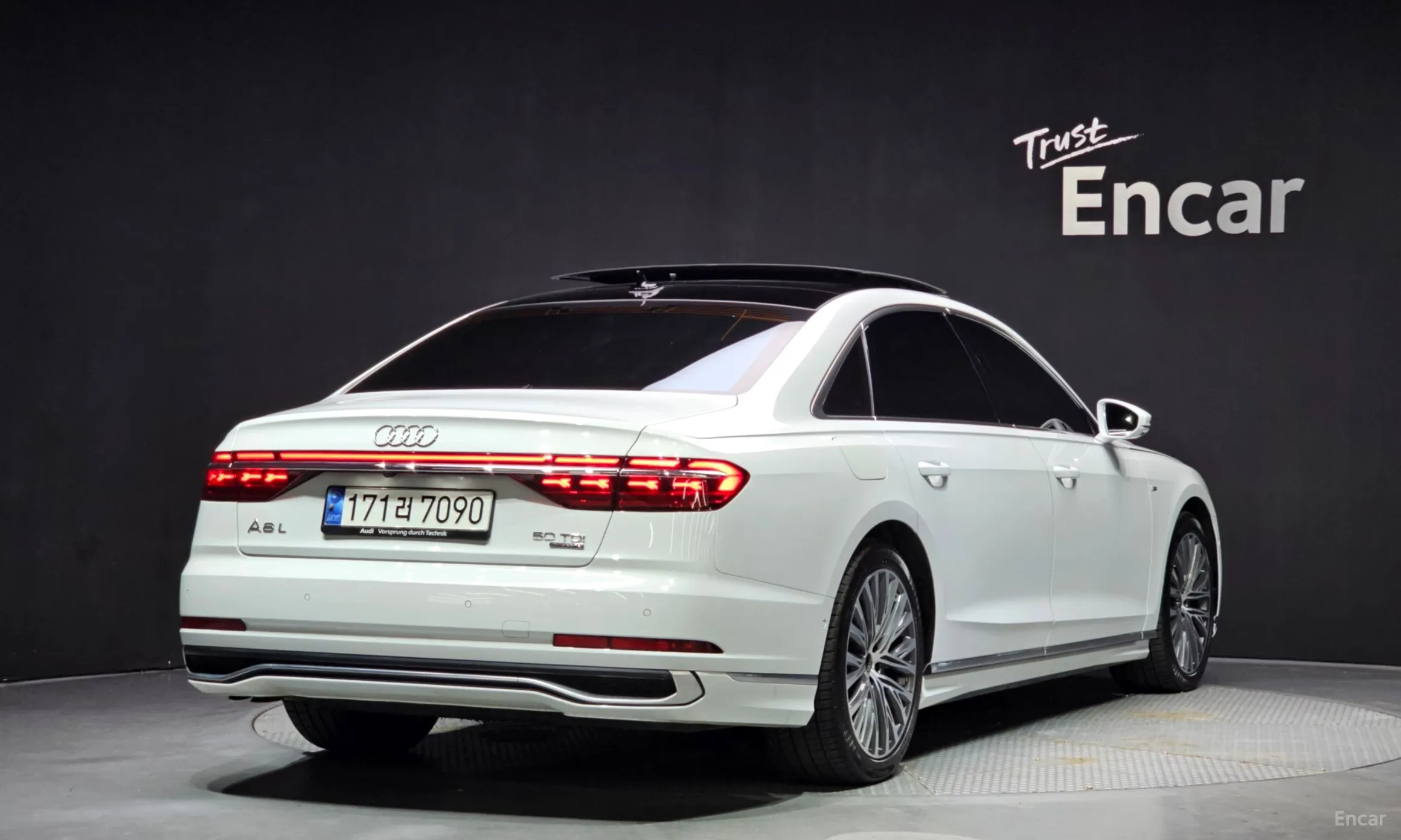 Audi A8 (D5)