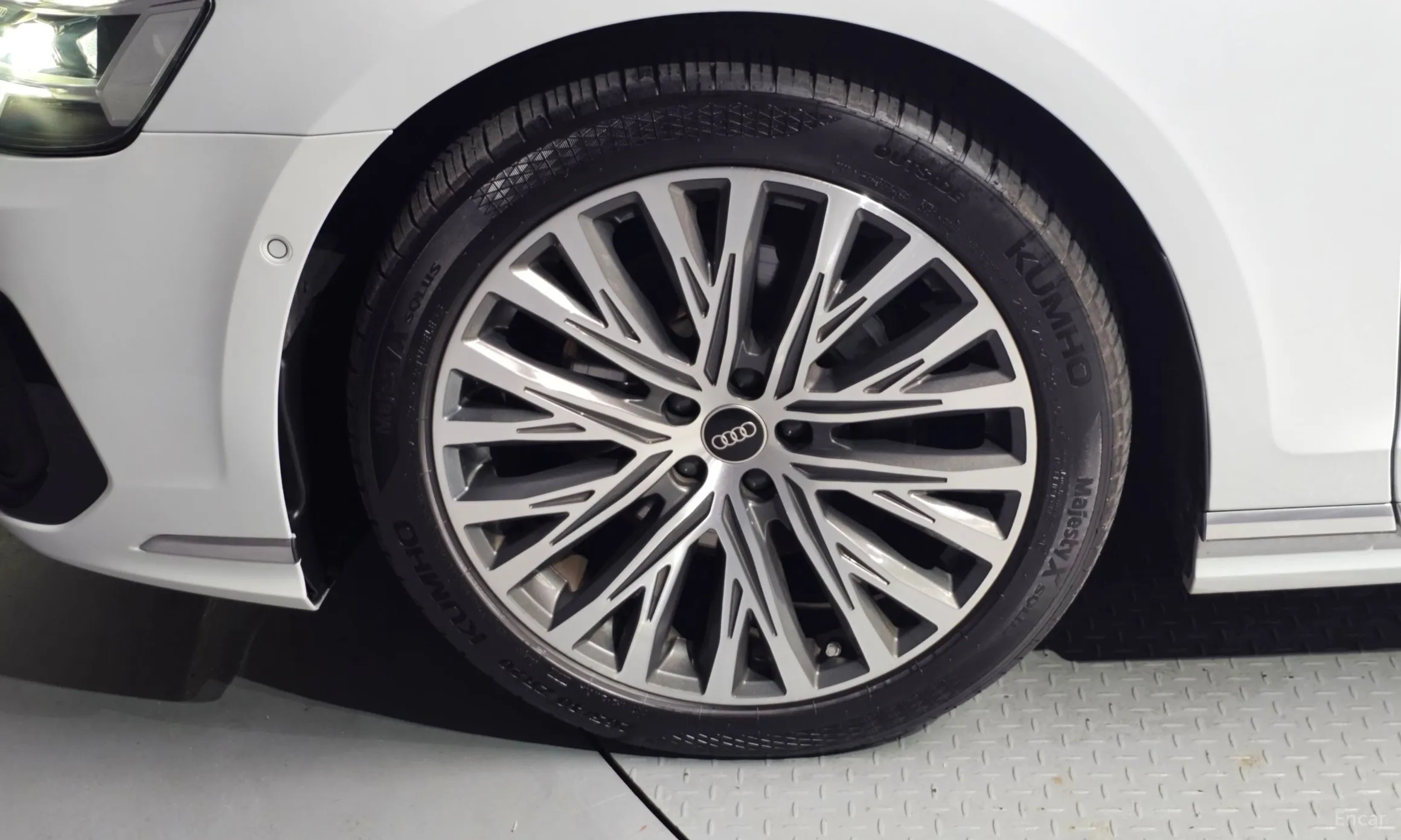 Audi A8 (D5) превью 5