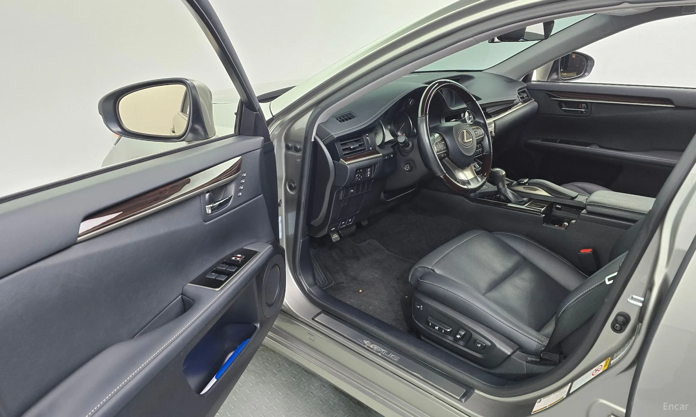 Lexus New ES300h превью 10