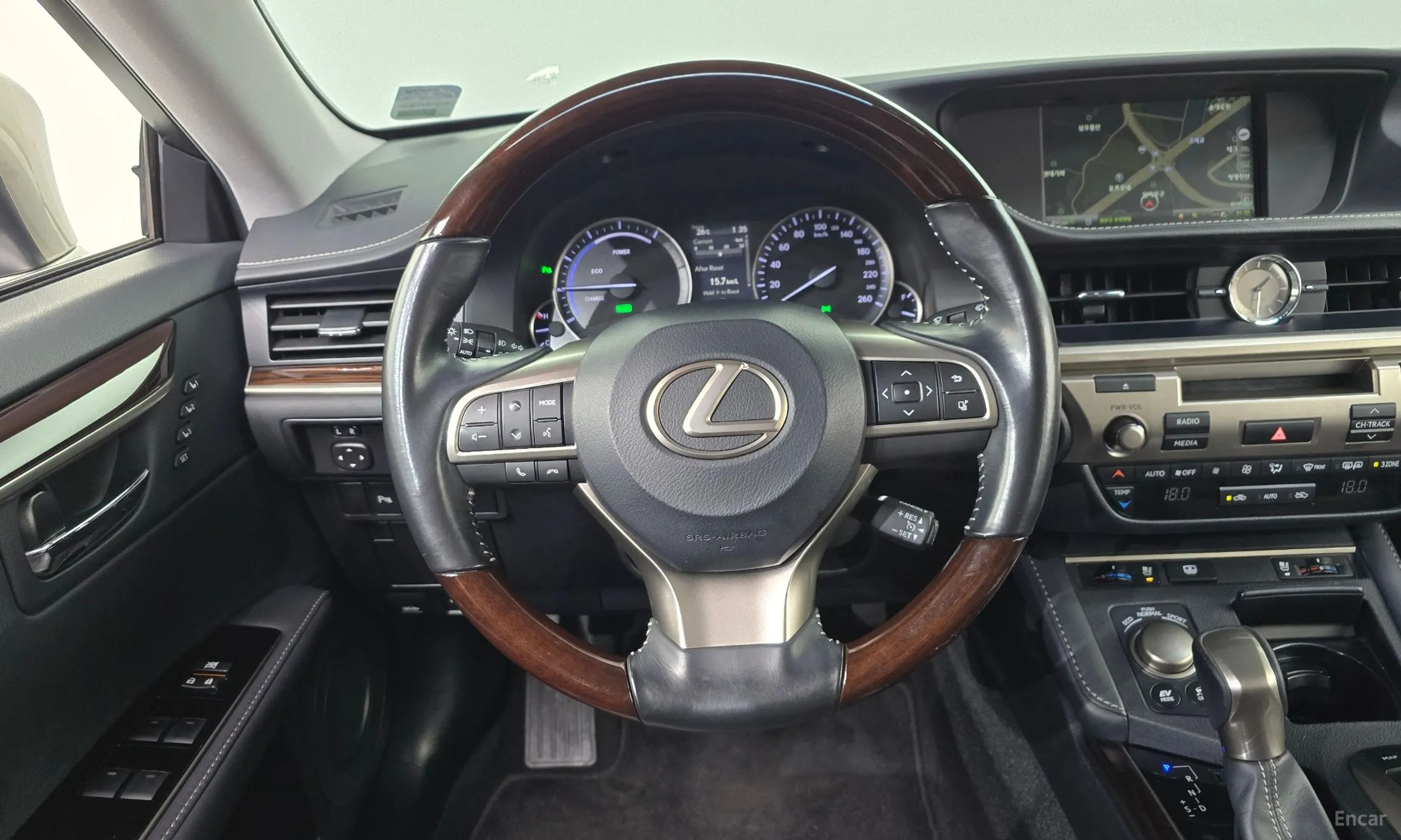 Lexus New ES300h превью 13
