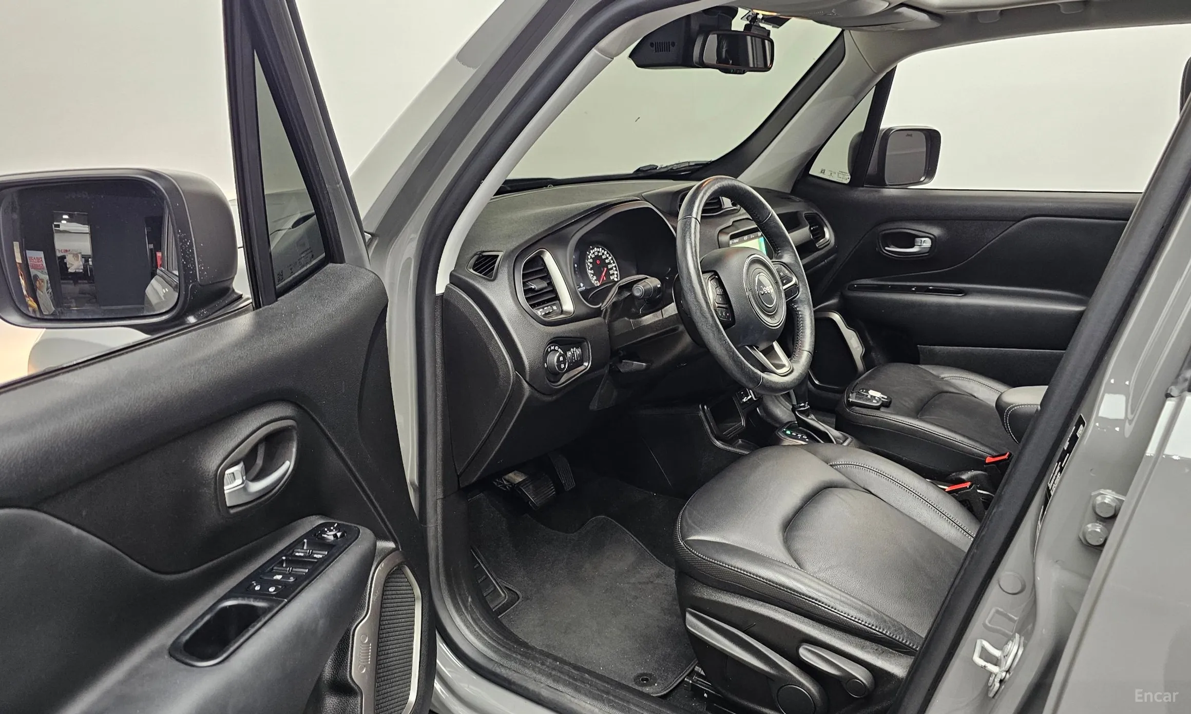 Jeep Renegade превью 10