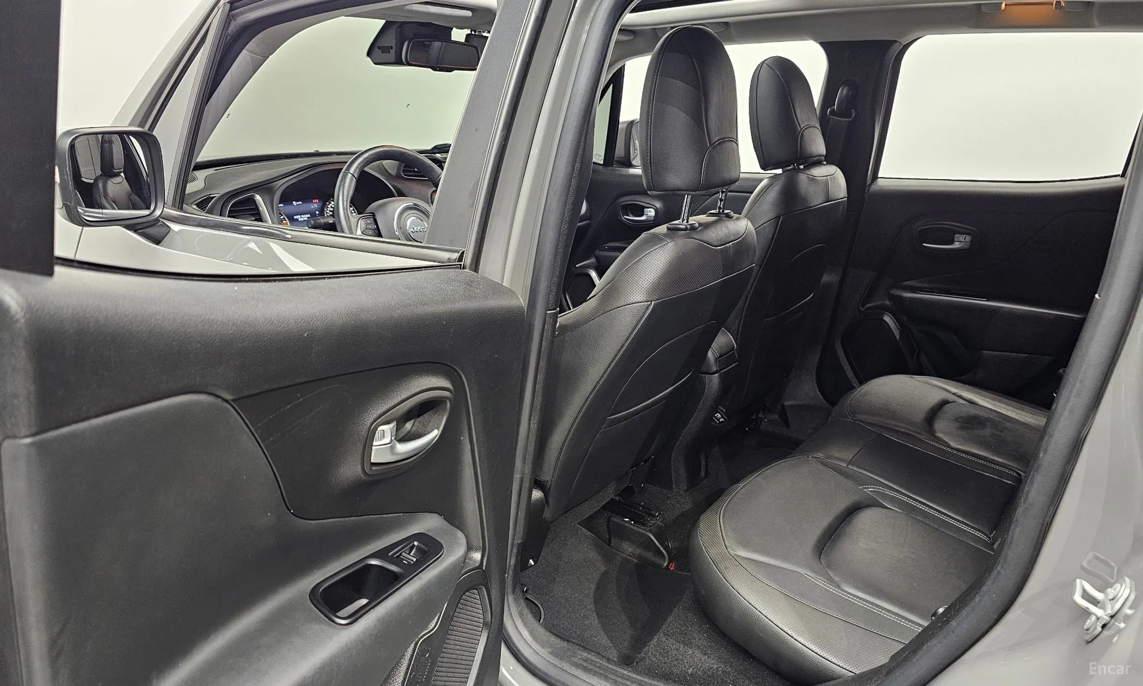 Jeep Renegade превью 11