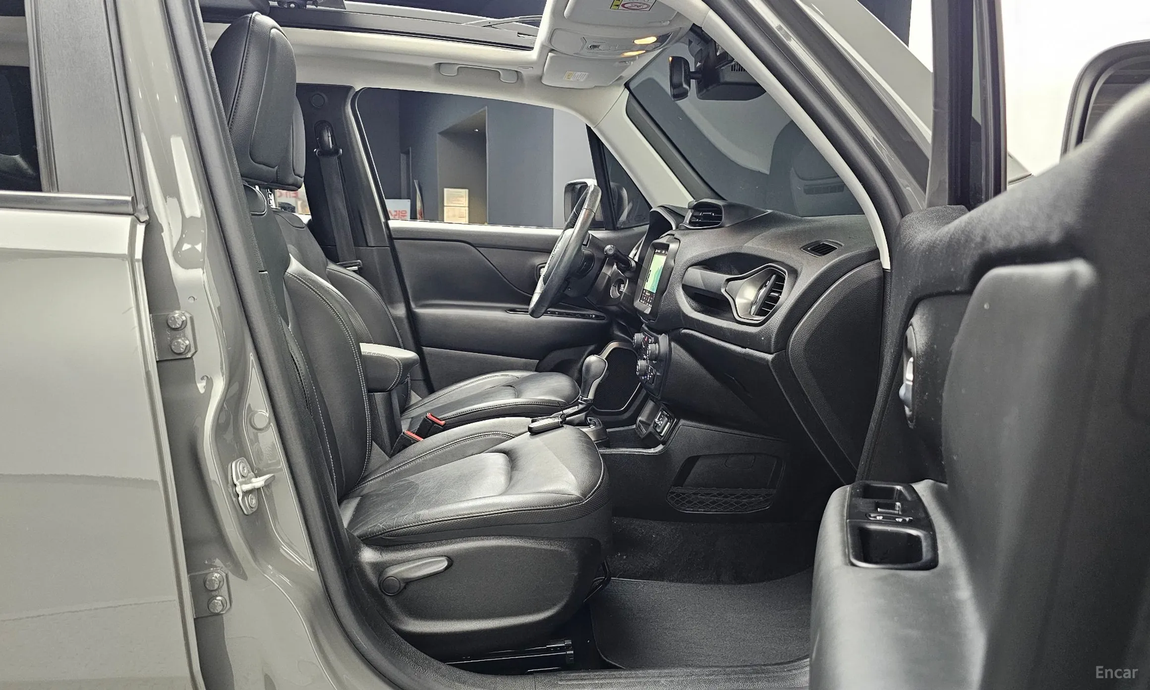 Jeep Renegade превью 12