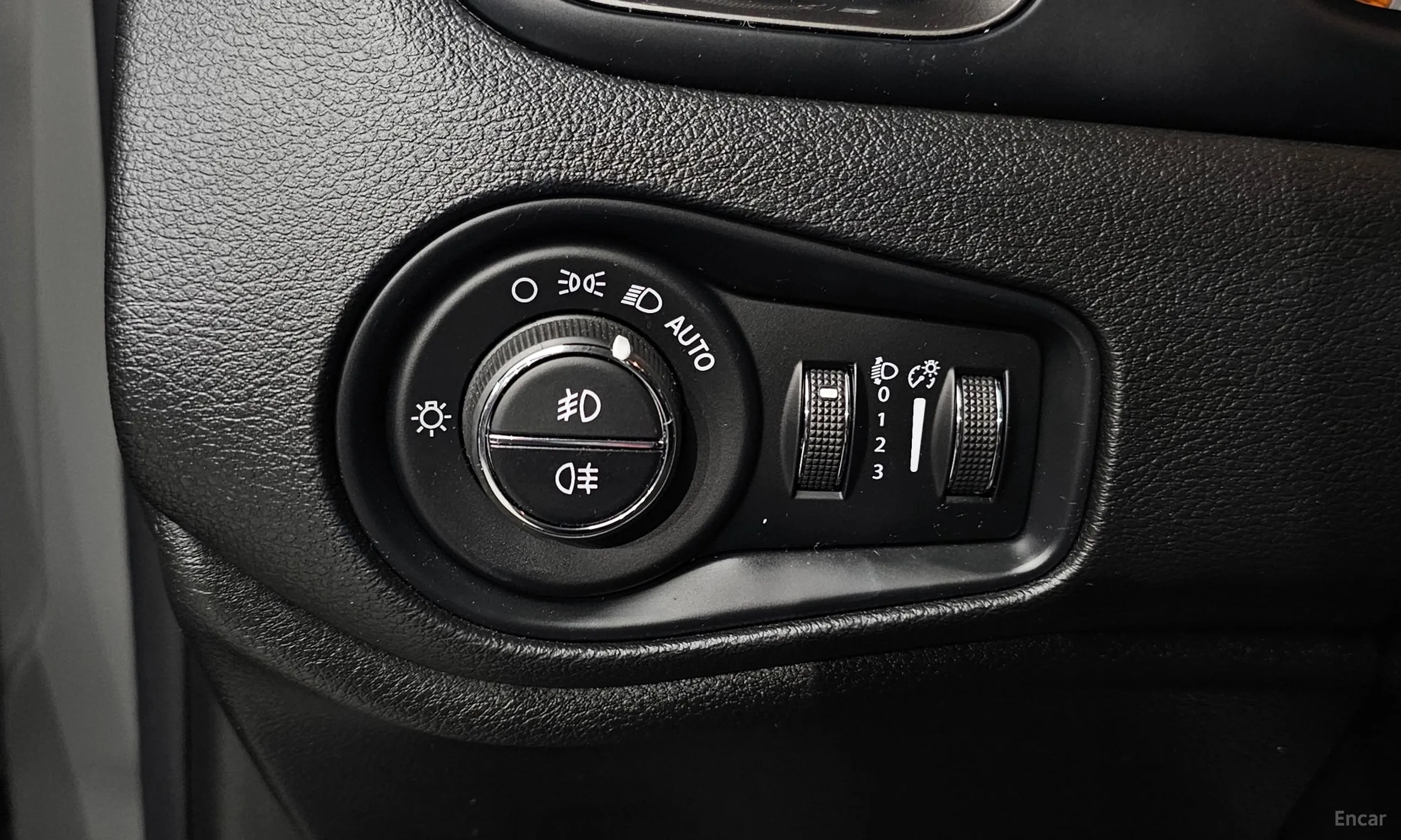 Jeep Renegade превью 13