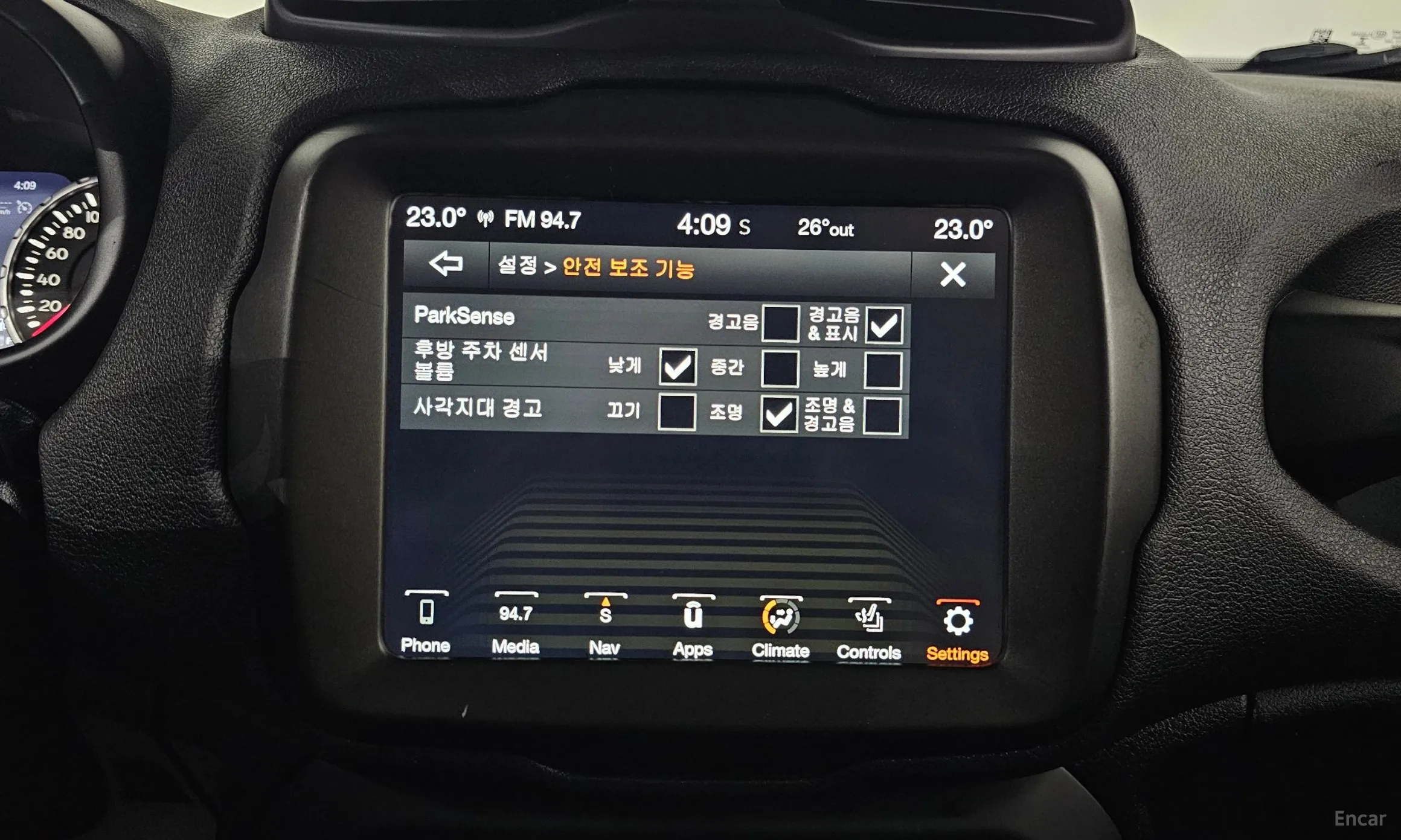 Jeep Renegade превью 17