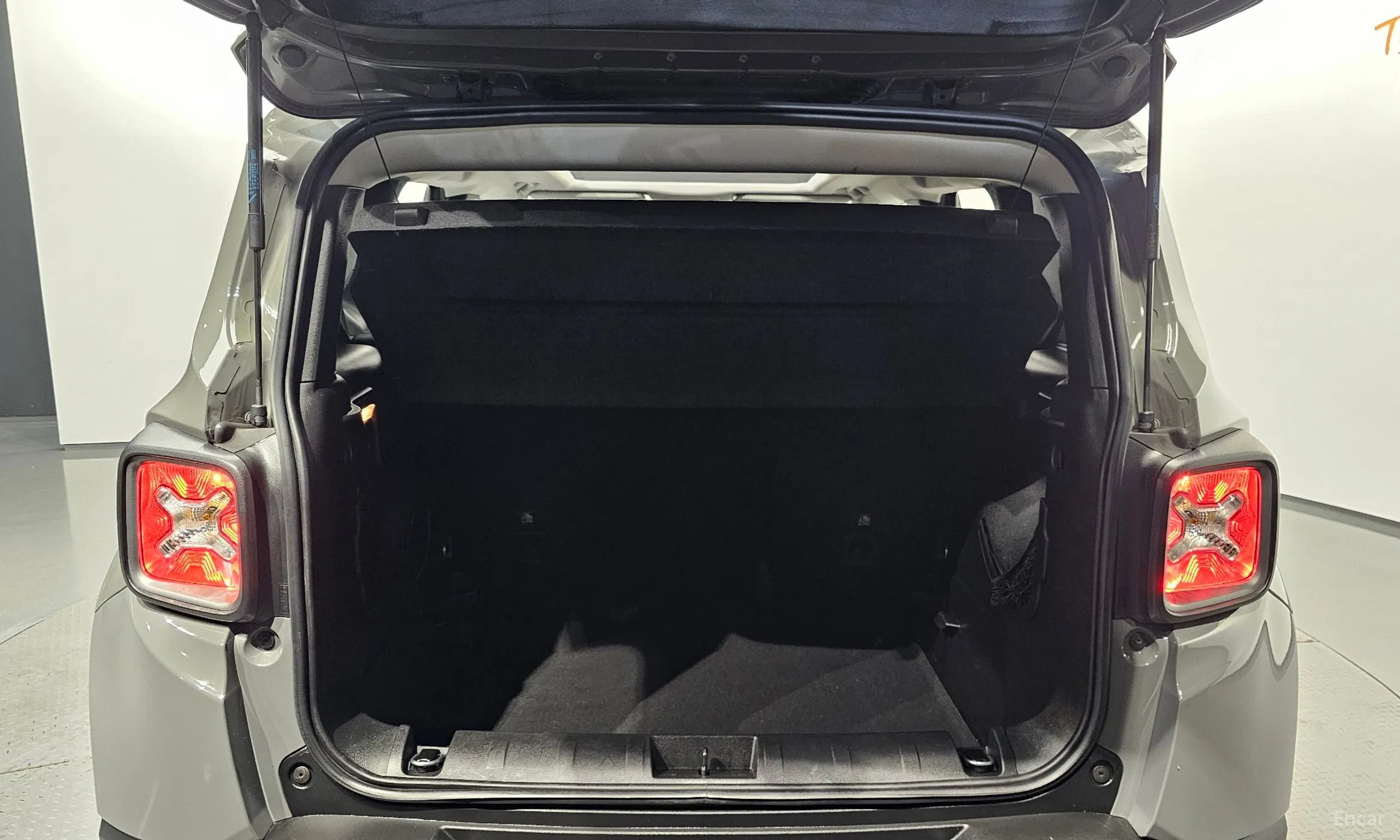 Jeep Renegade превью 20