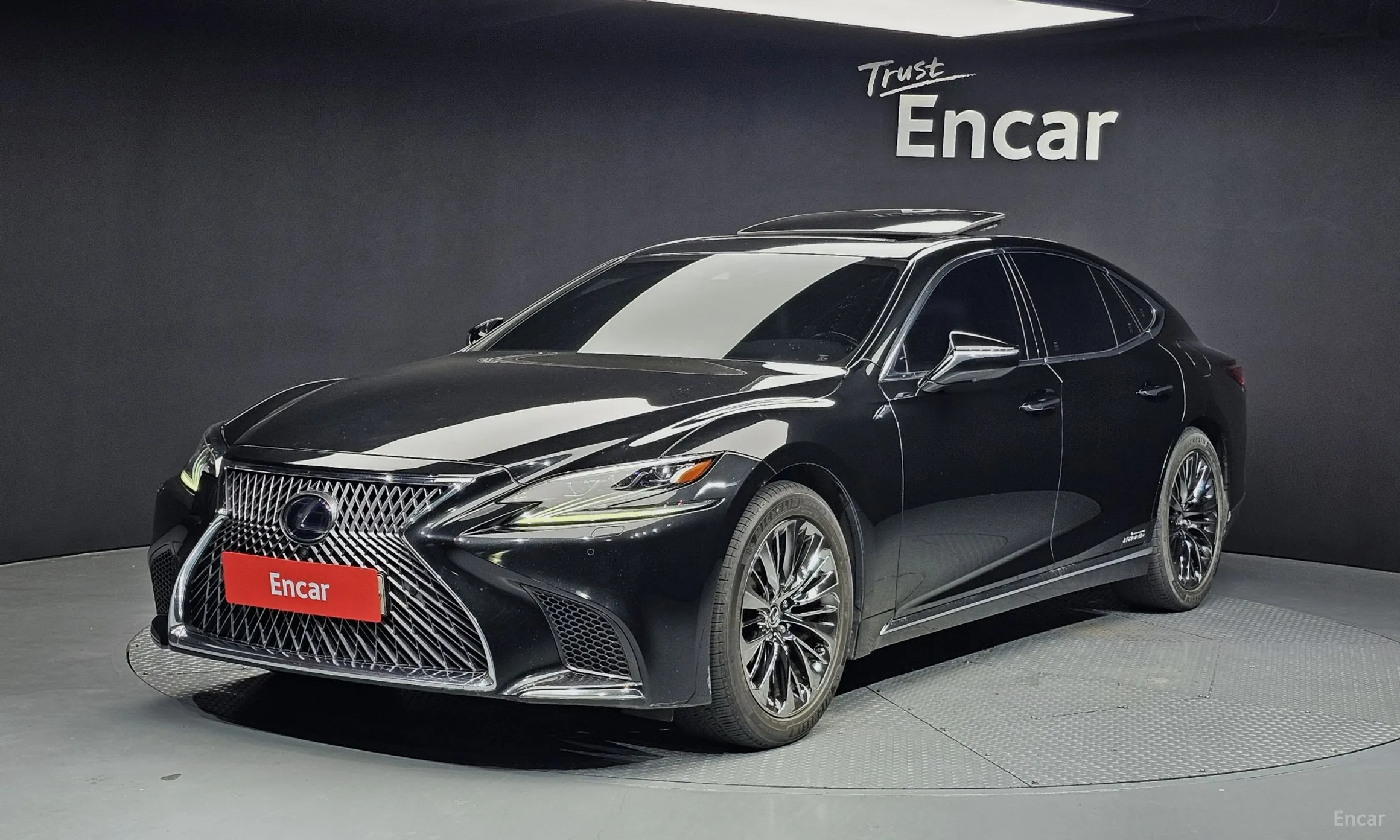 Lexus LS500h Gen 5