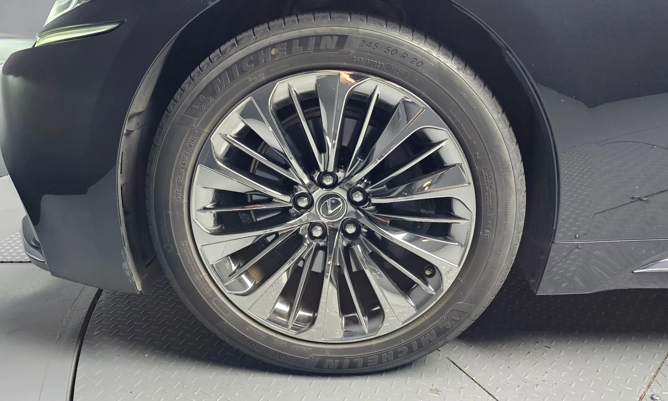 Lexus LS500h Gen 5 превью 5
